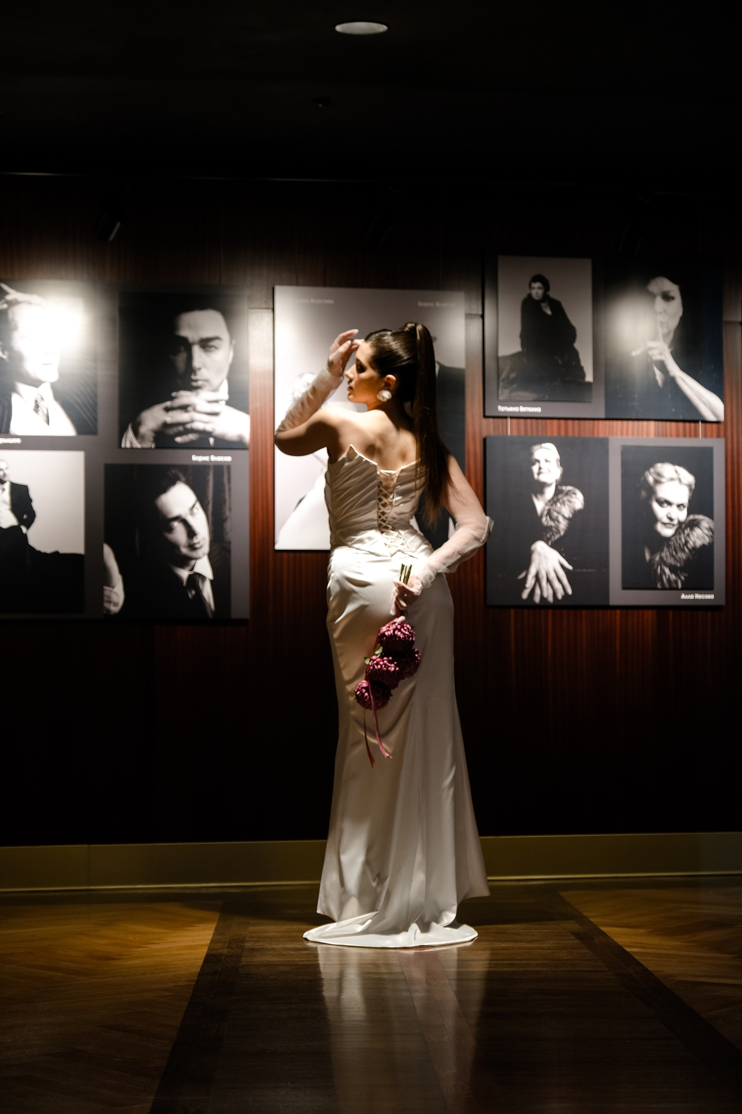 Свадебная фотосессия в театре драмы имени Наума Орлова. Свадебный фотограф в Челябинске Сырчикова Наталья