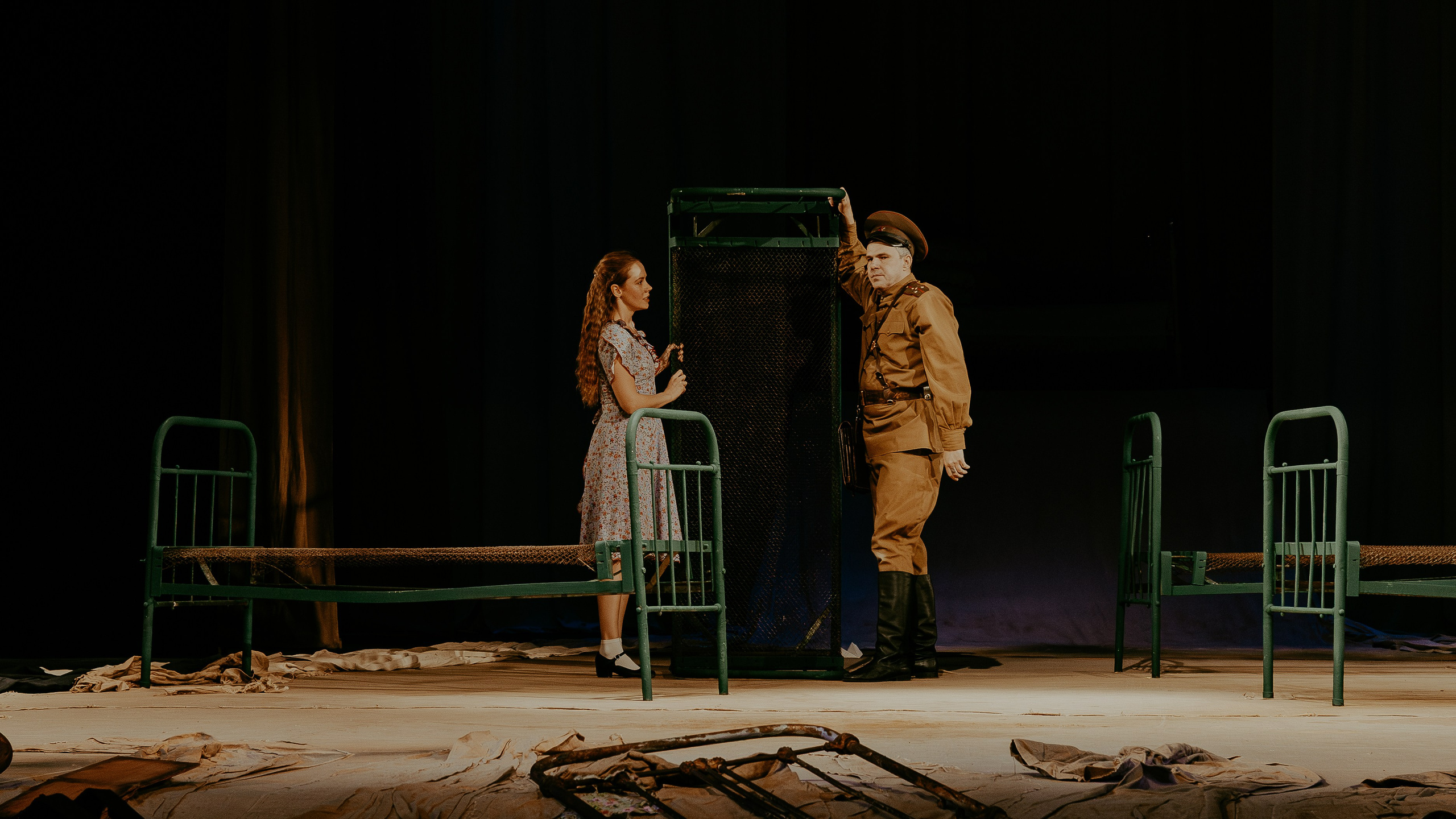 Театр Юного Зрителя " Не покидай меня». Фотограф Марк Файзулин