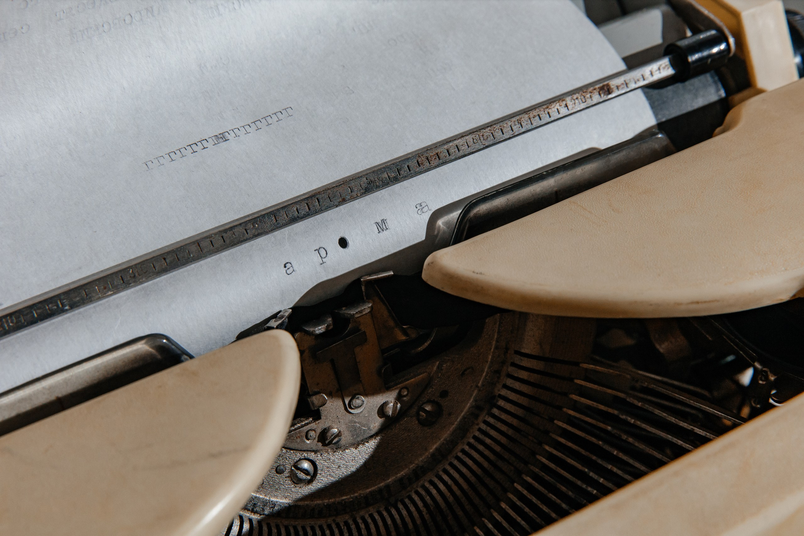 «Мир. Труд. Май» в AROMALAGE — весенний праздник творчества и аромата