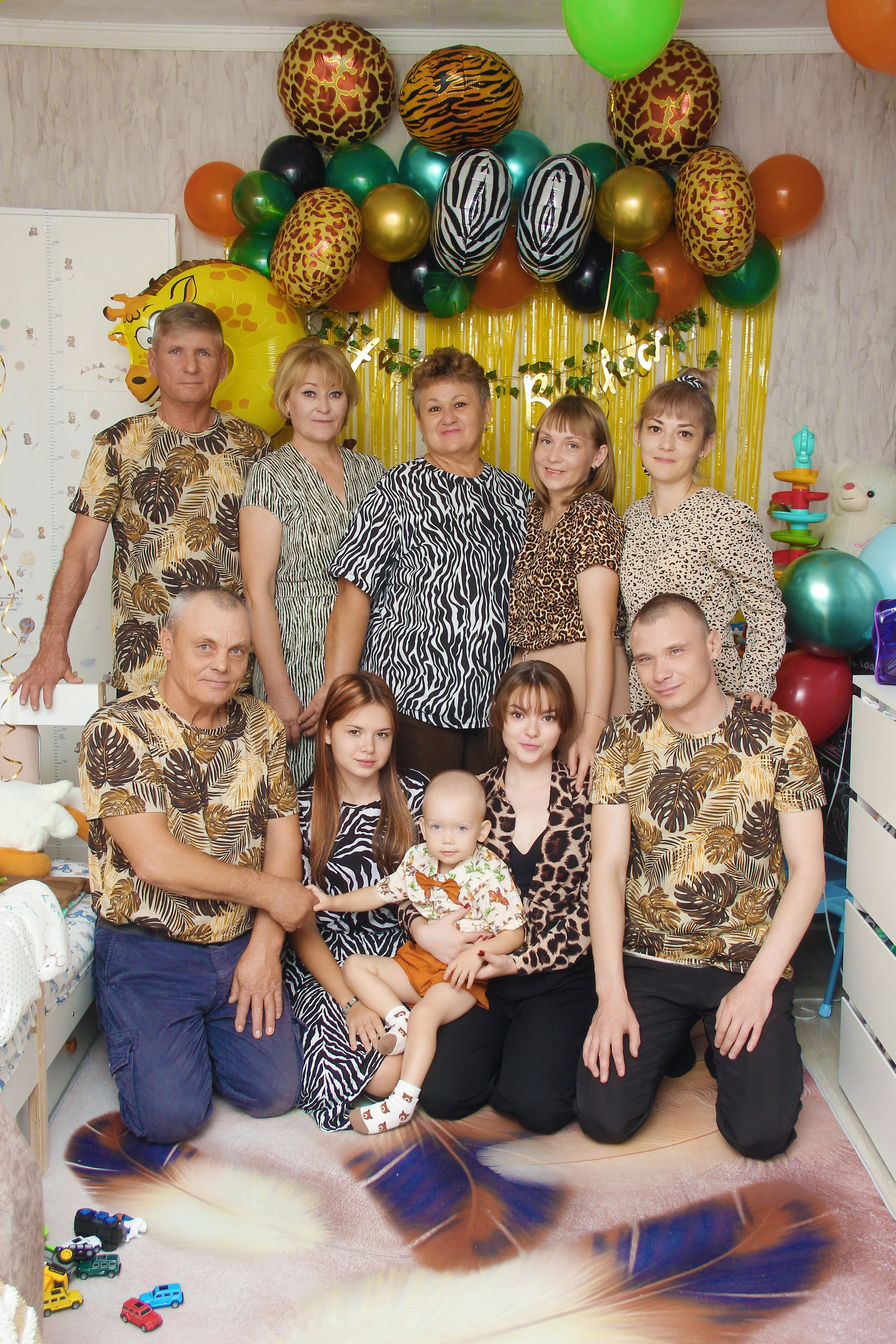 Семейные фотосессии студийные; новогодние, тематические, домашние и тд. Выпускные альбомы для школ и Детских садов в Барнауле /Выпускные/Свадебные/Детские/Семейные и др. виды съёмок /Фотограф Вера Валейко