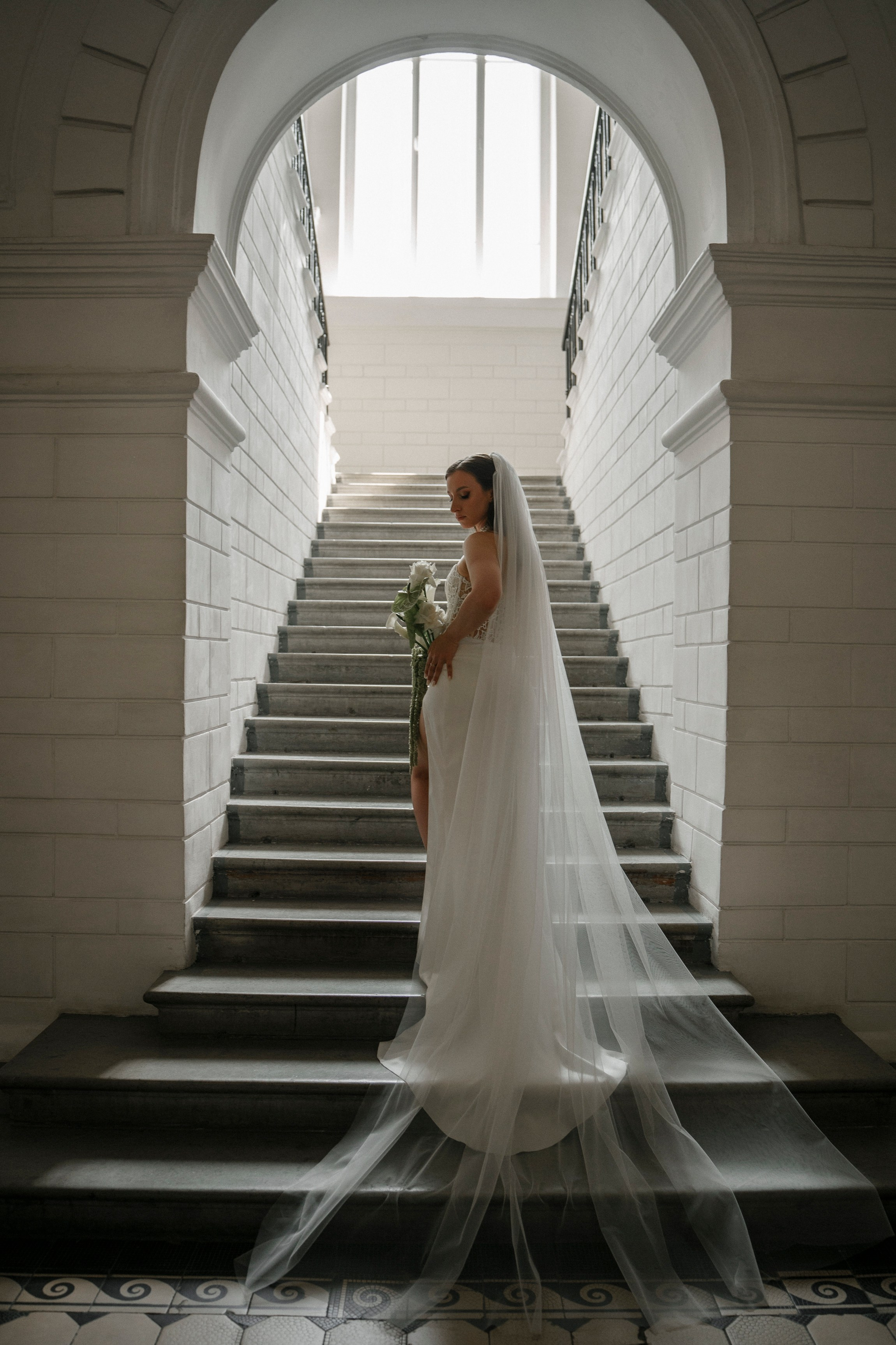 "Свадебная фотосессия в Пензе: Жених и невеста в художественном училище".