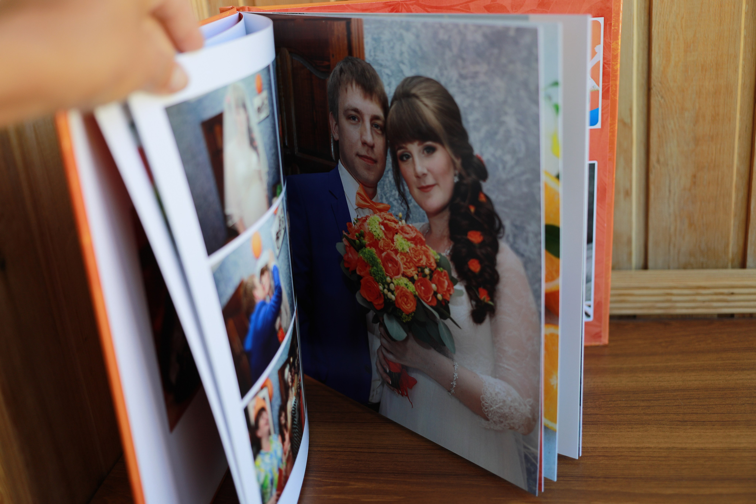 medlori fotobook Фотокниги в Липецке. Свадебная фотокнига «WEDDING DAY» Фотокнига постраничная (от 20 до 40 страниц), цена зависит от количества разворотов. Варианты фотокниг, созданные мной от фотосъёмки до дизайна. Цена: от 7500 руб за 10 разворотов. Обложка жёсткая, листы 350 мг. Фотограф Медведева Лариса.