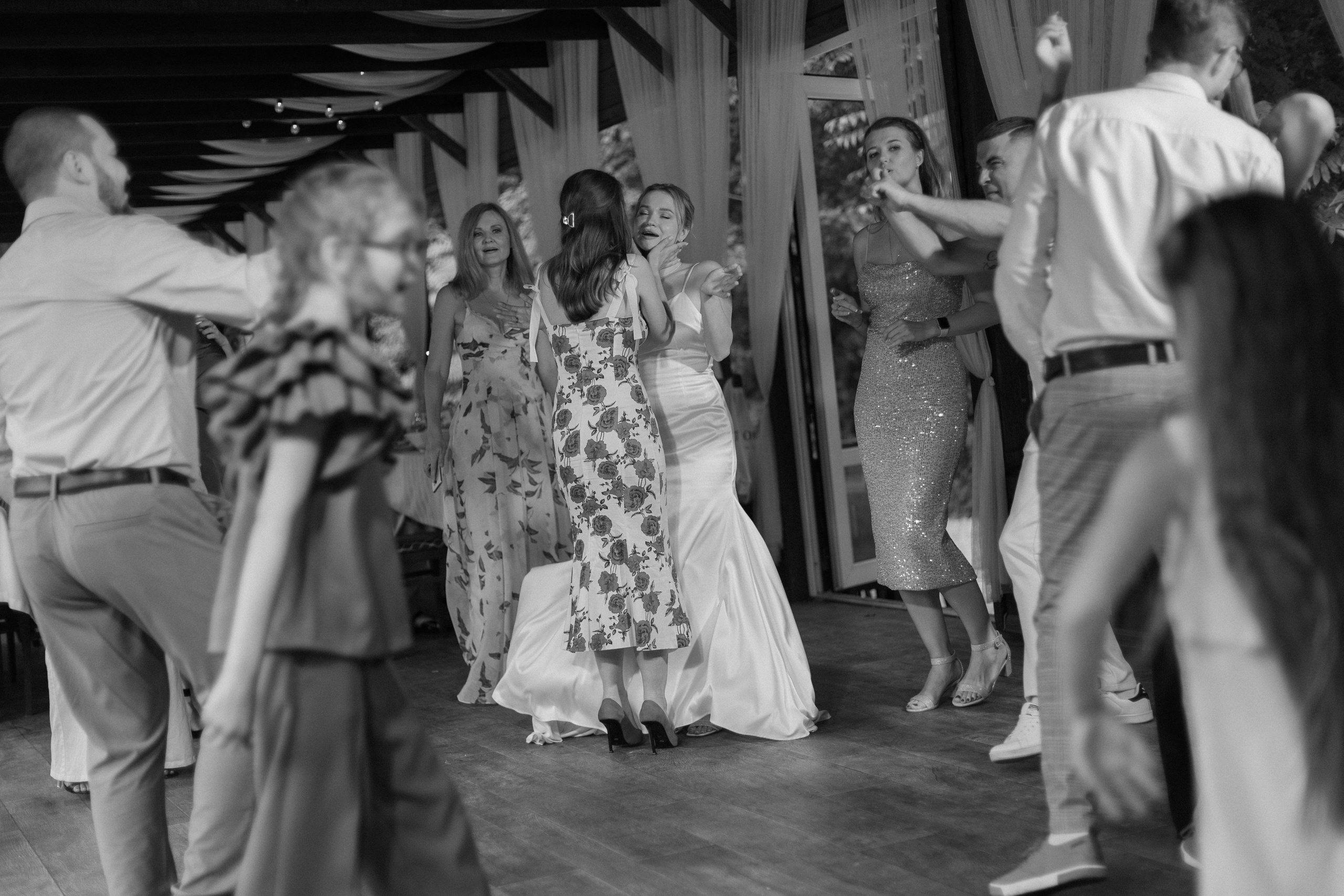 Свадьба в летний день с прогулкой в парке и свадебным ужином в загородной клубе. Свадебный, репортажный и портретный фотограф Сочи, Краснодар. Александра Зайцева