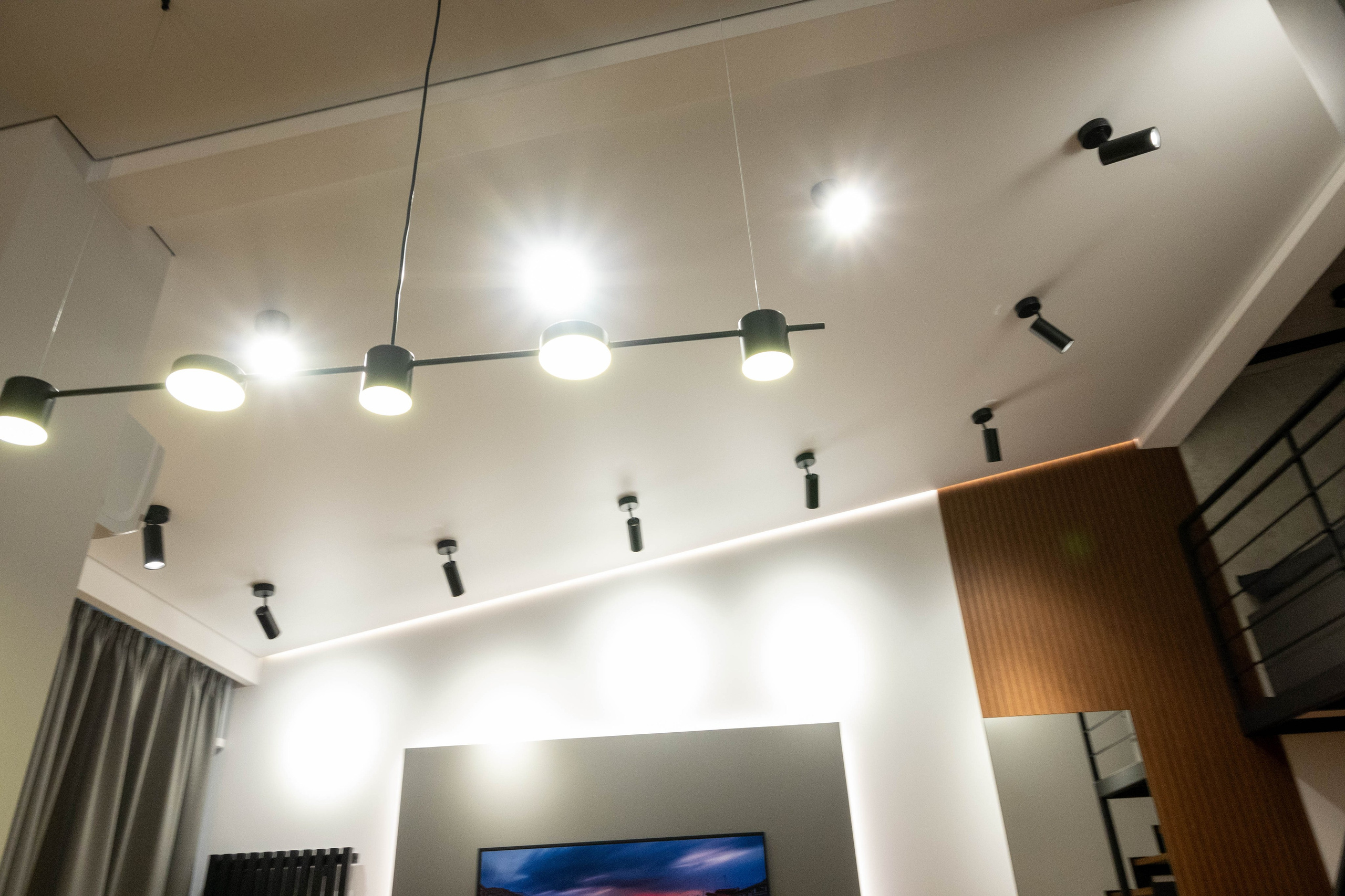 The apartment is on two levels. Fotograf Dmitrii Donets