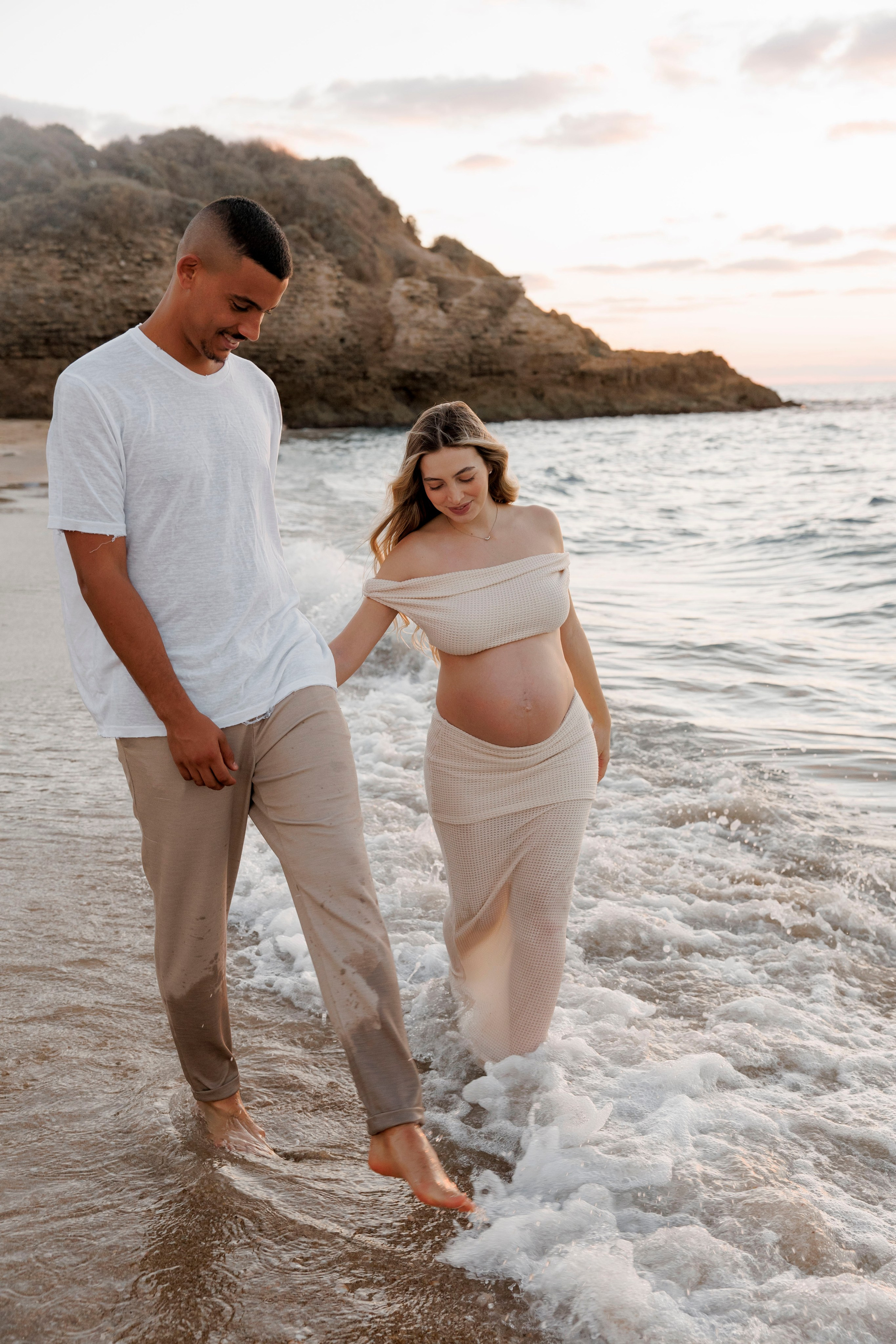 Pregnancy photoshoot near the sea. Wedding and family photographer