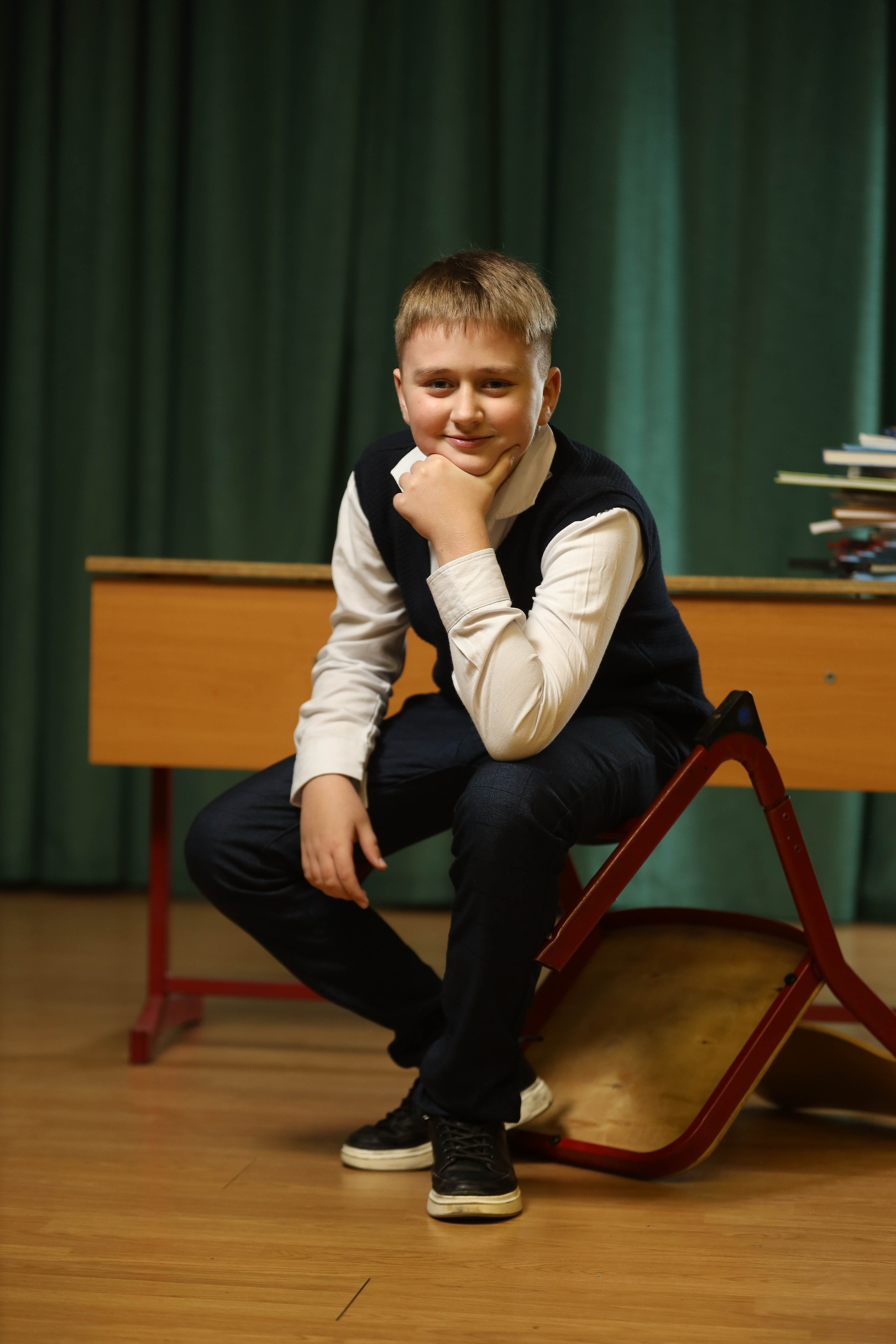 Школьный альбом 4-й класс. Фотограф Антон Чупринин