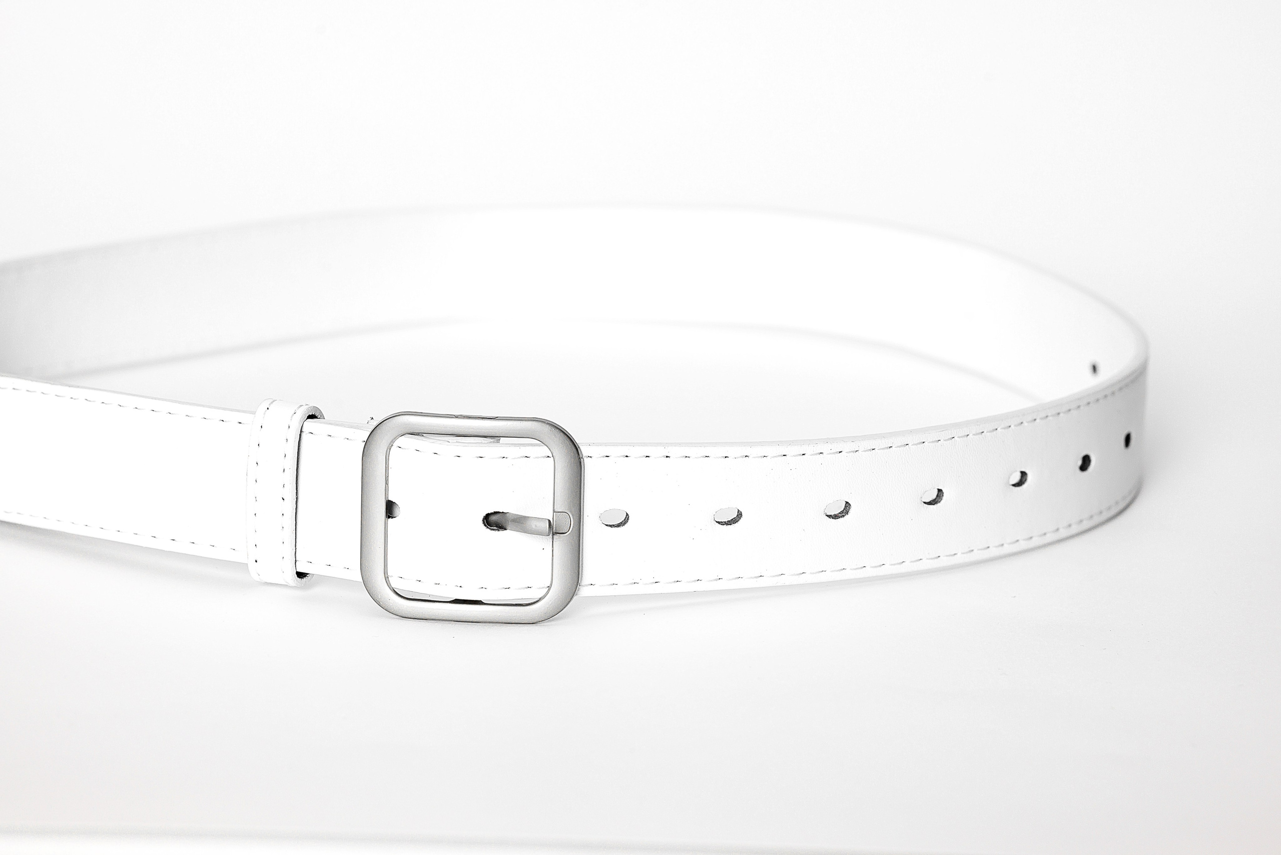 Аксессуары на белом фоне