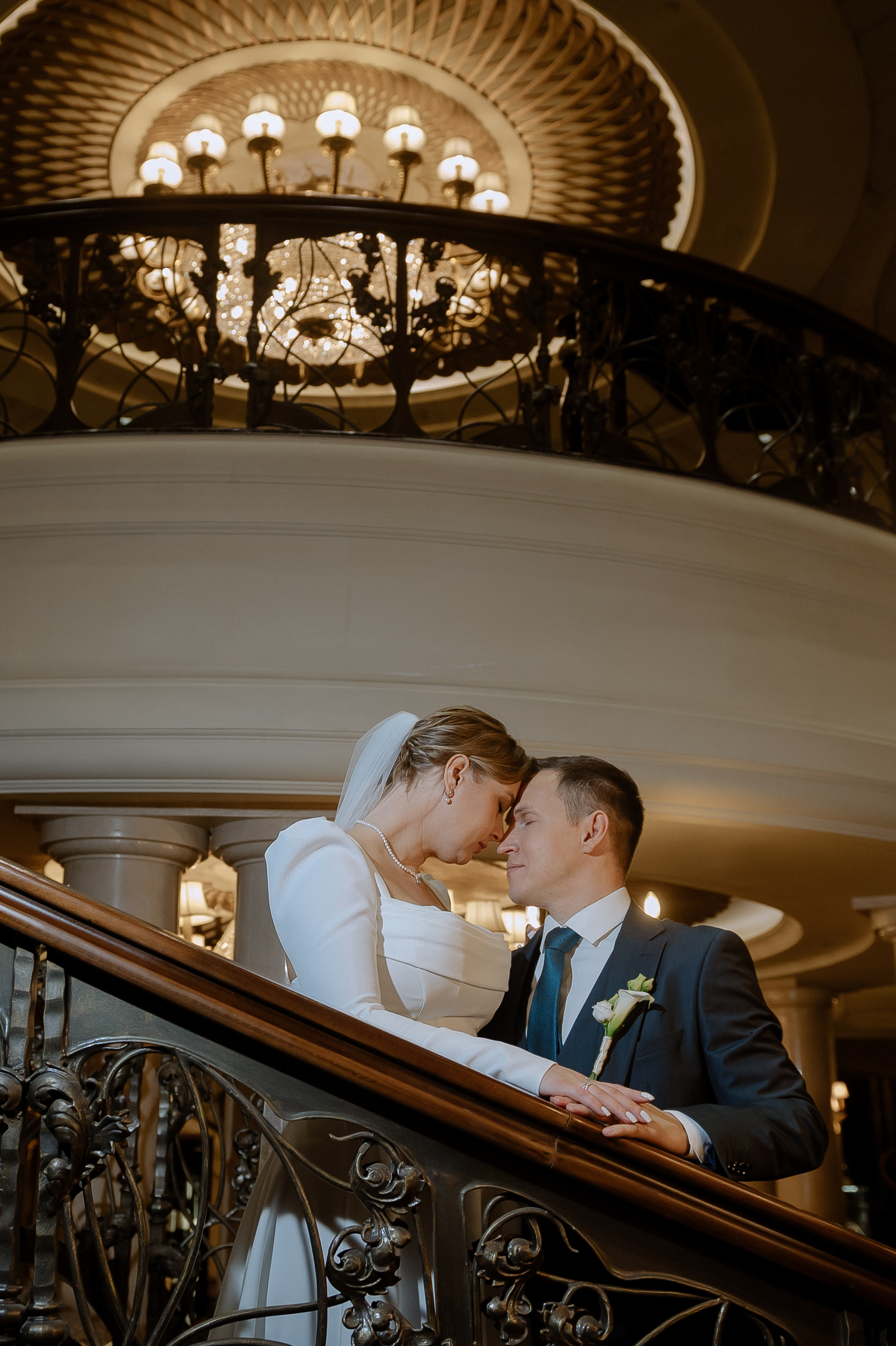 Свадебные сборы и фотосессия в отеле St. Regis. Свадебный фотограф Москва — Сергей и Татьяна