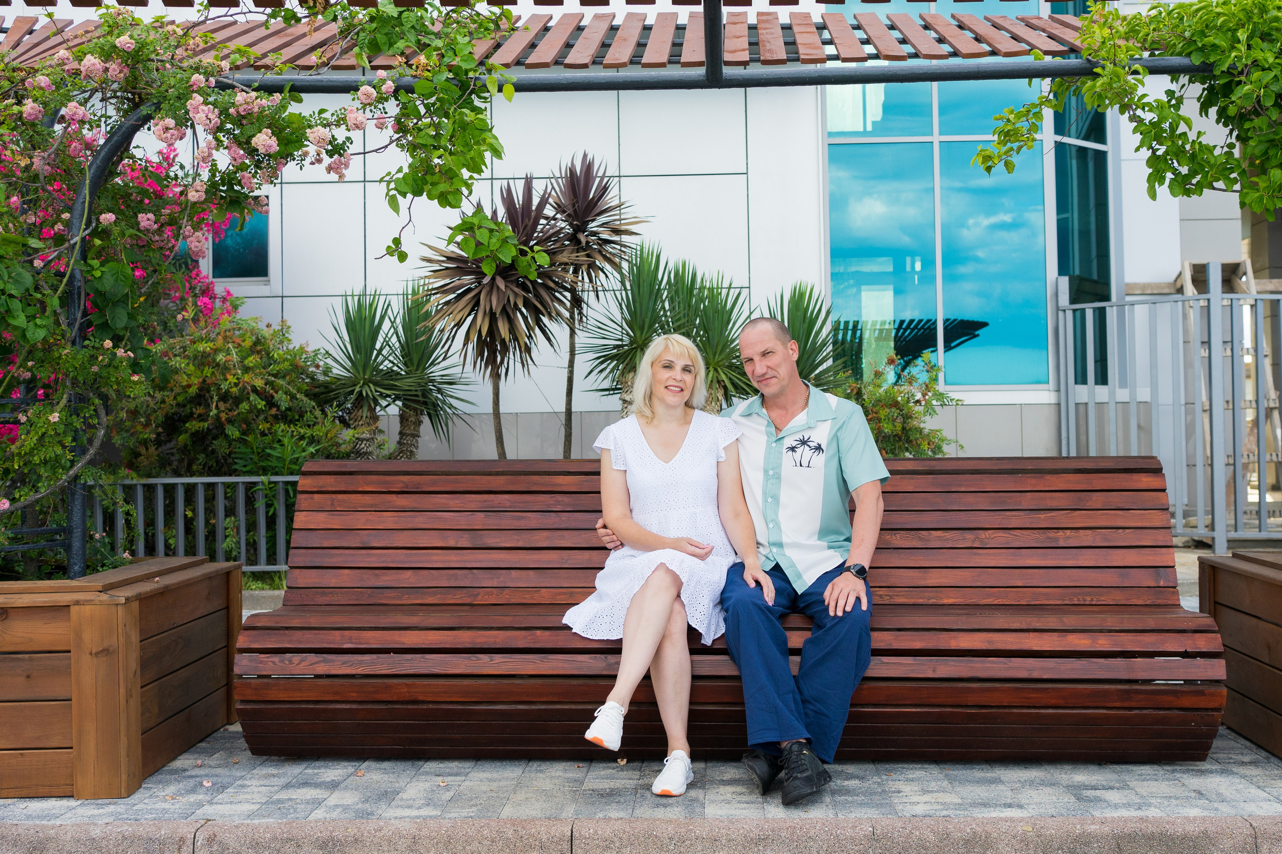 Утренняя съемка пары на море и набережной в Адлере. Фотограф в Сочи Тиунова Маргарита и Тиунов Евгений