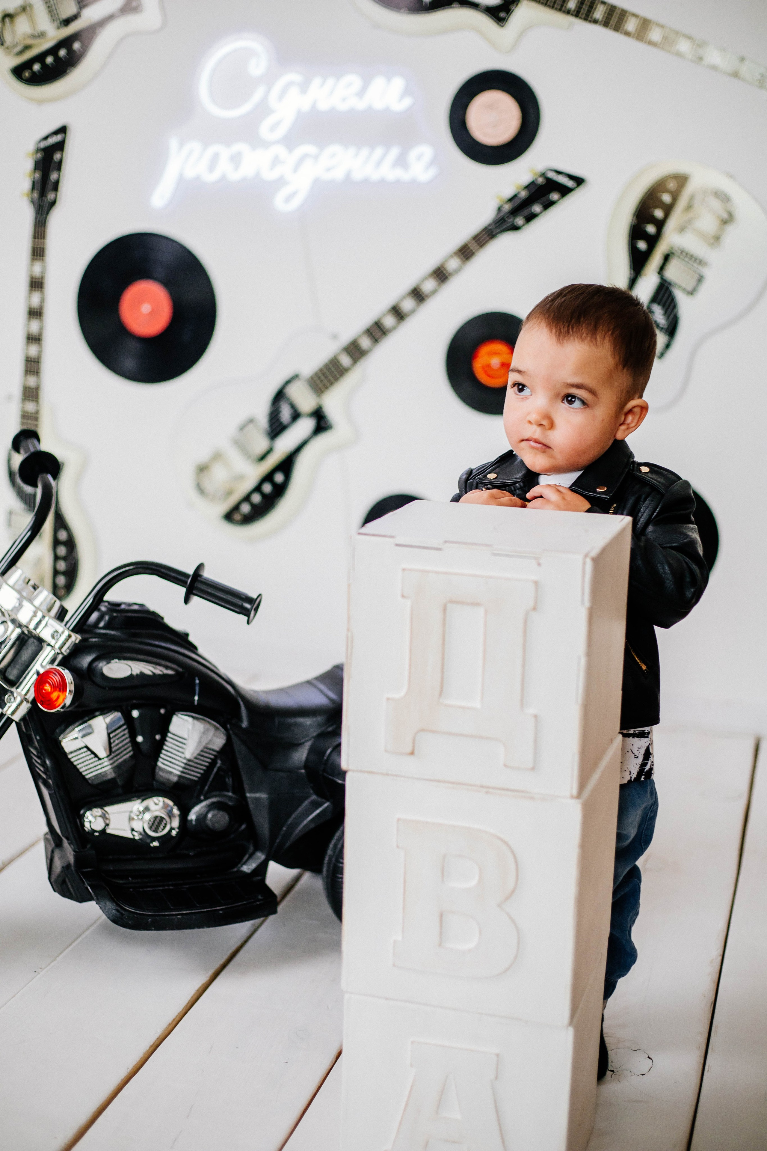 Лев с семьей. Рыжова Тамара