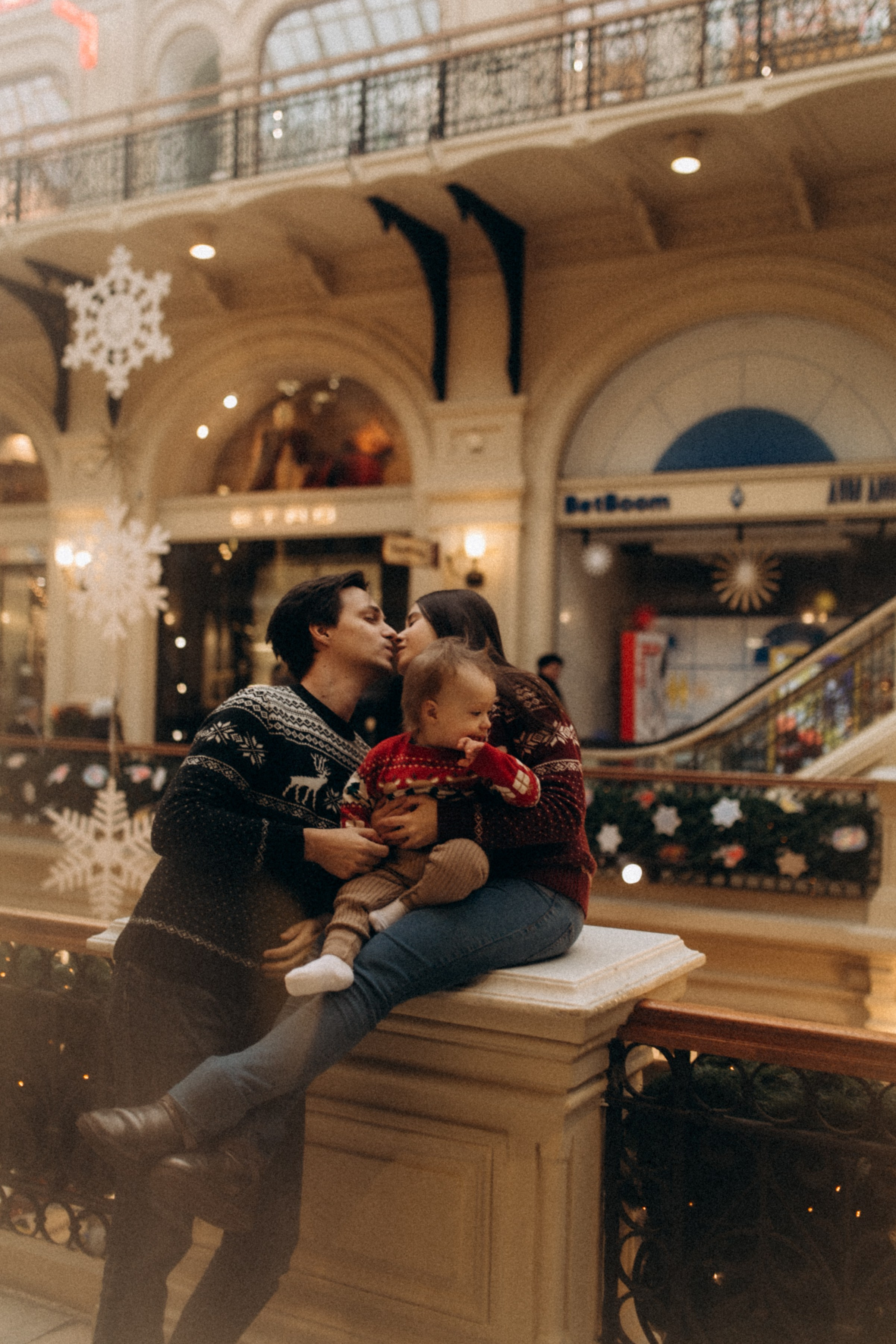 Лена, Митя и Левушка прогулка на Красной площади. Семейный фотограф в Москве и Люберцах Юлия Гуськова