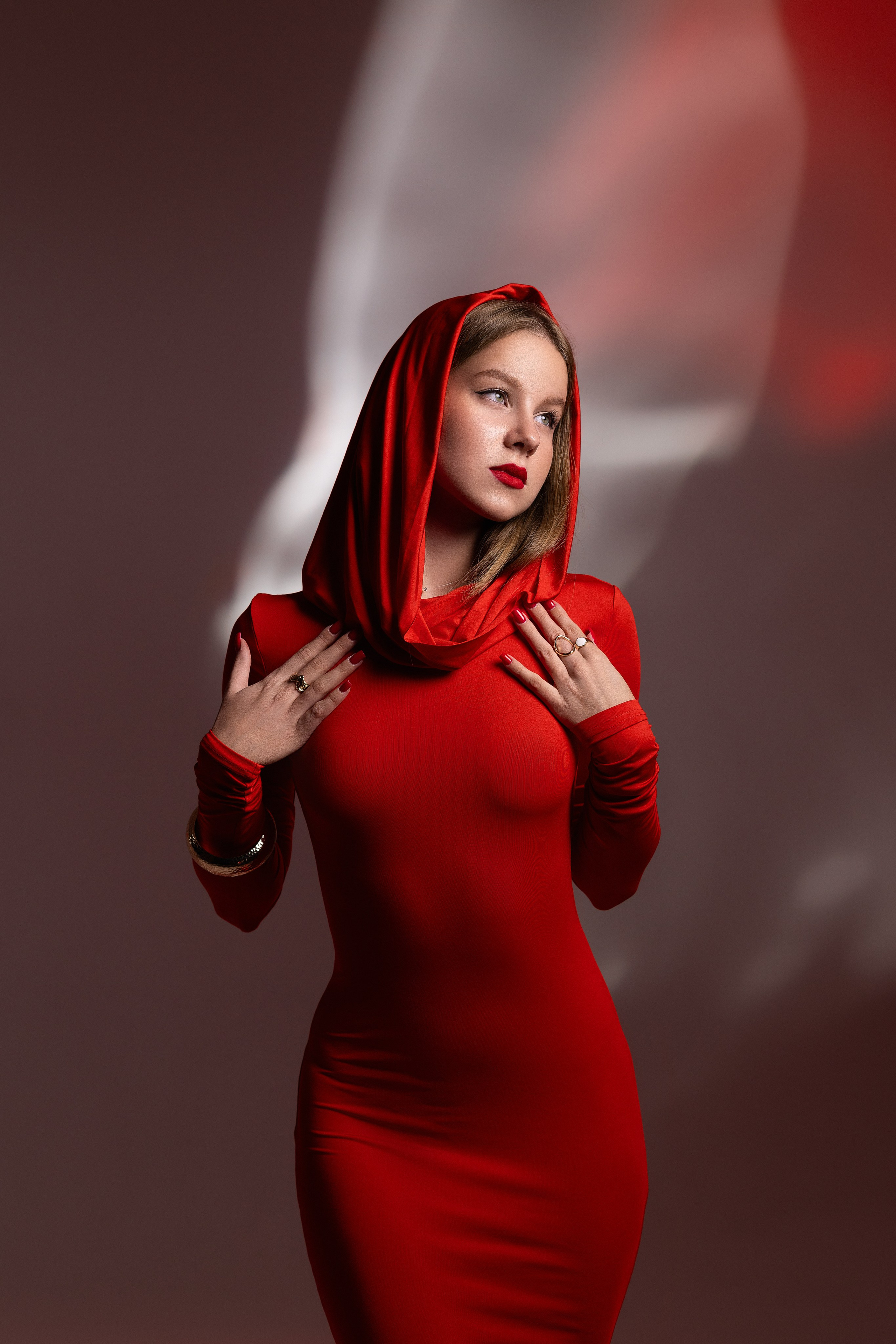 Цветной свет и фигуры. Фотограф Минск