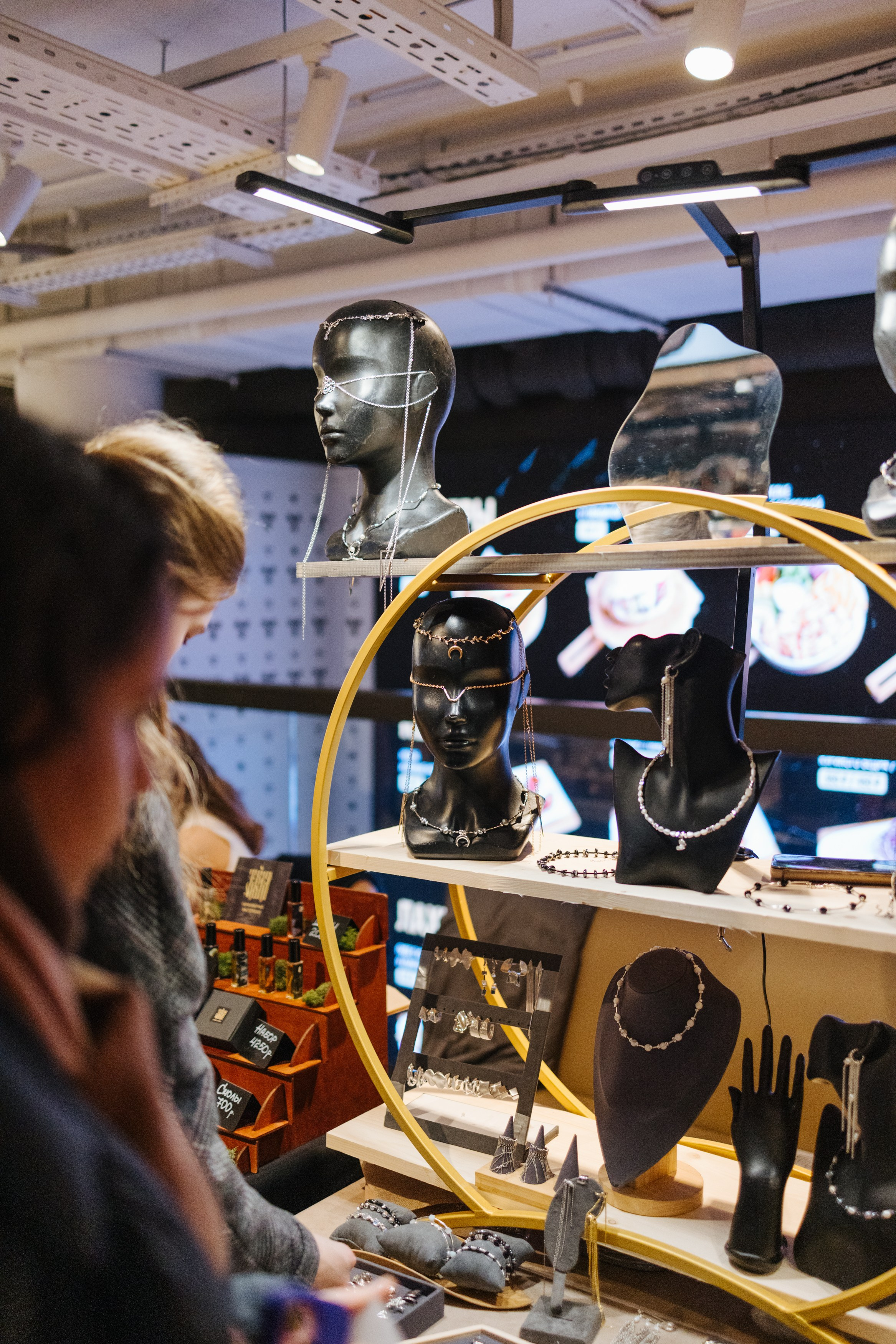 2–3 марта 2024 в пространстве «Три вокзала. Депо» / День 1 / фото Валерий Белобеев. Фотоотчеты «Ламбада-маркета»