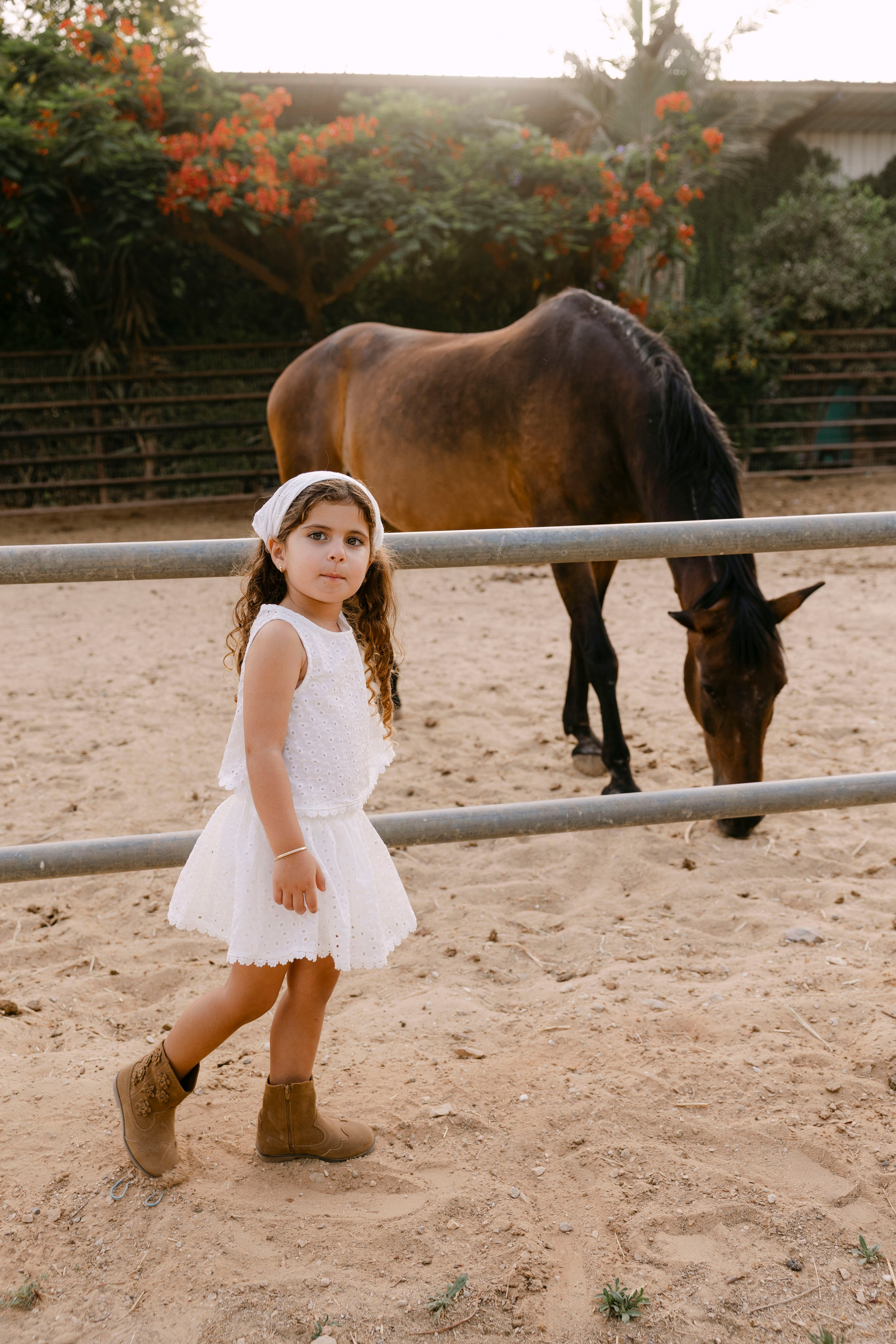 Pregnancy photoshoot at the horse farm. Главная