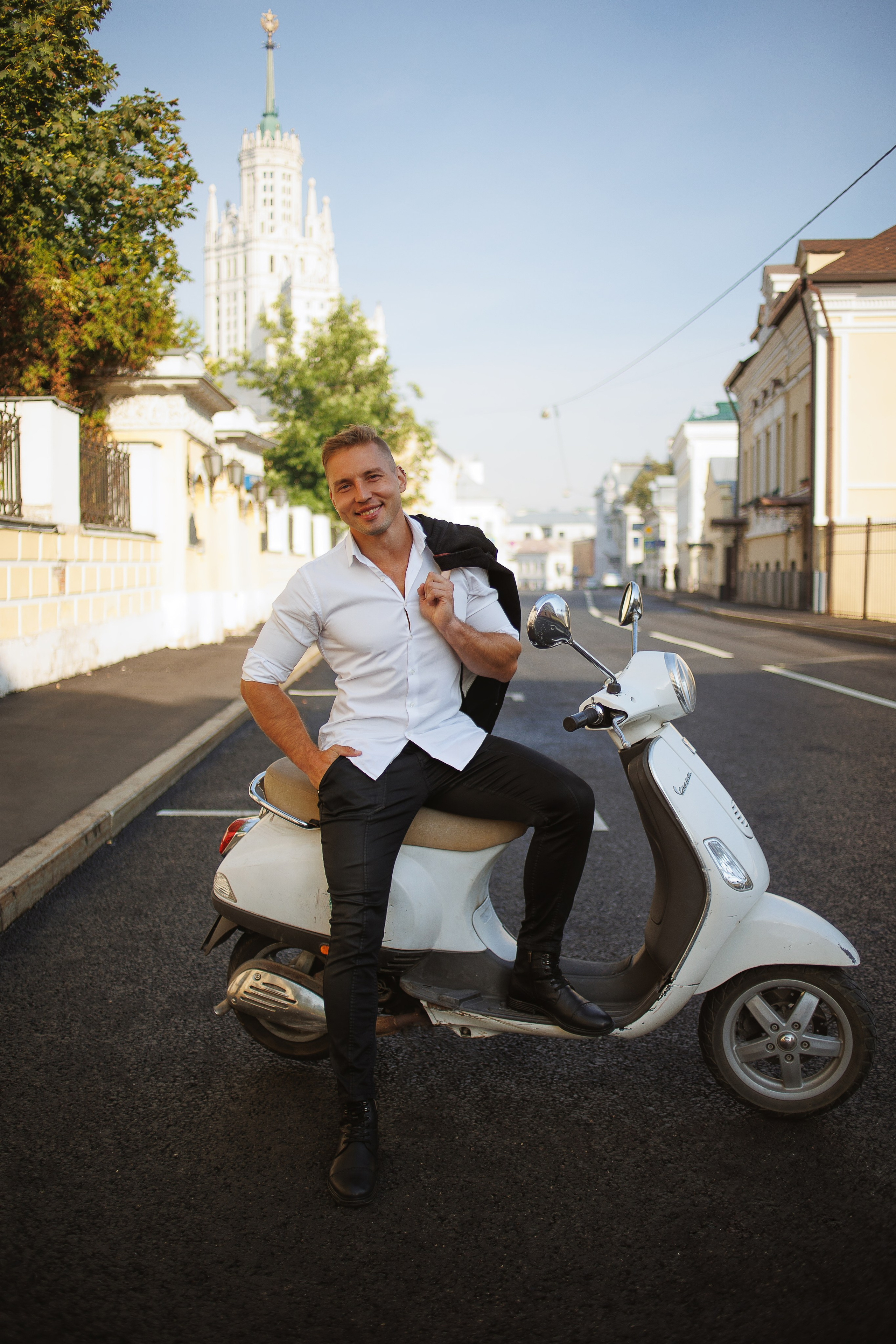 На мопеде Даша и Леша. Марковкина КрисТина