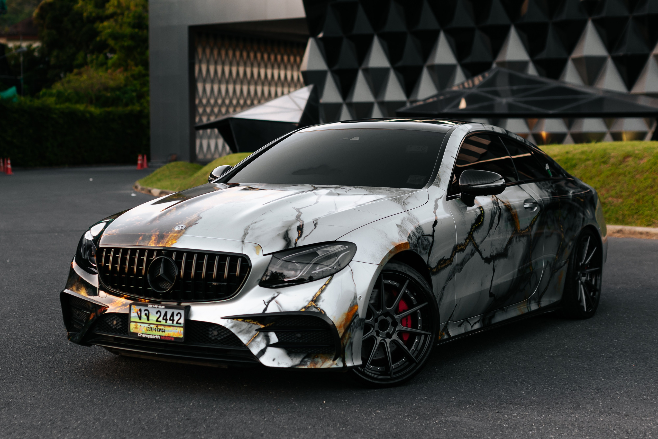 Mercedes Benz E 53. Фотограф в на Пхукете Сергей Войлоков