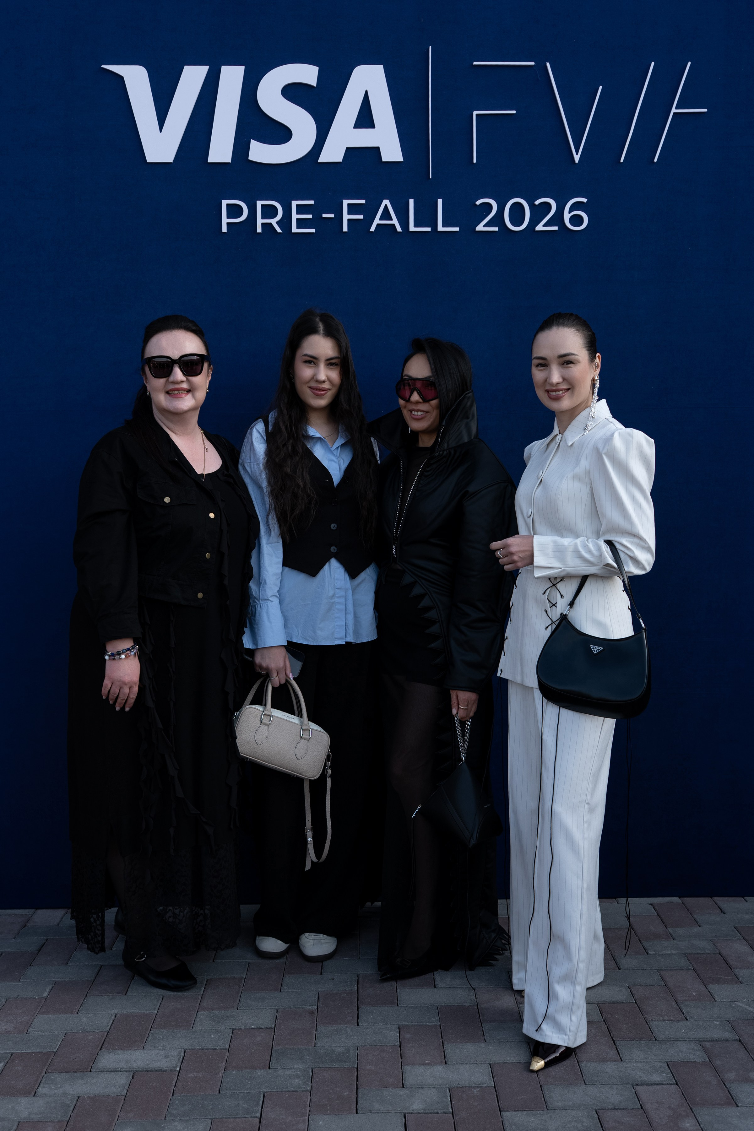 Visa Fashion Week Almaty Pre-Fall 2026 April StreetStyle Day 1. Сайт Алматинского НЮ АРТ, будуар и фэшн фотографа Дениса Карпенко
