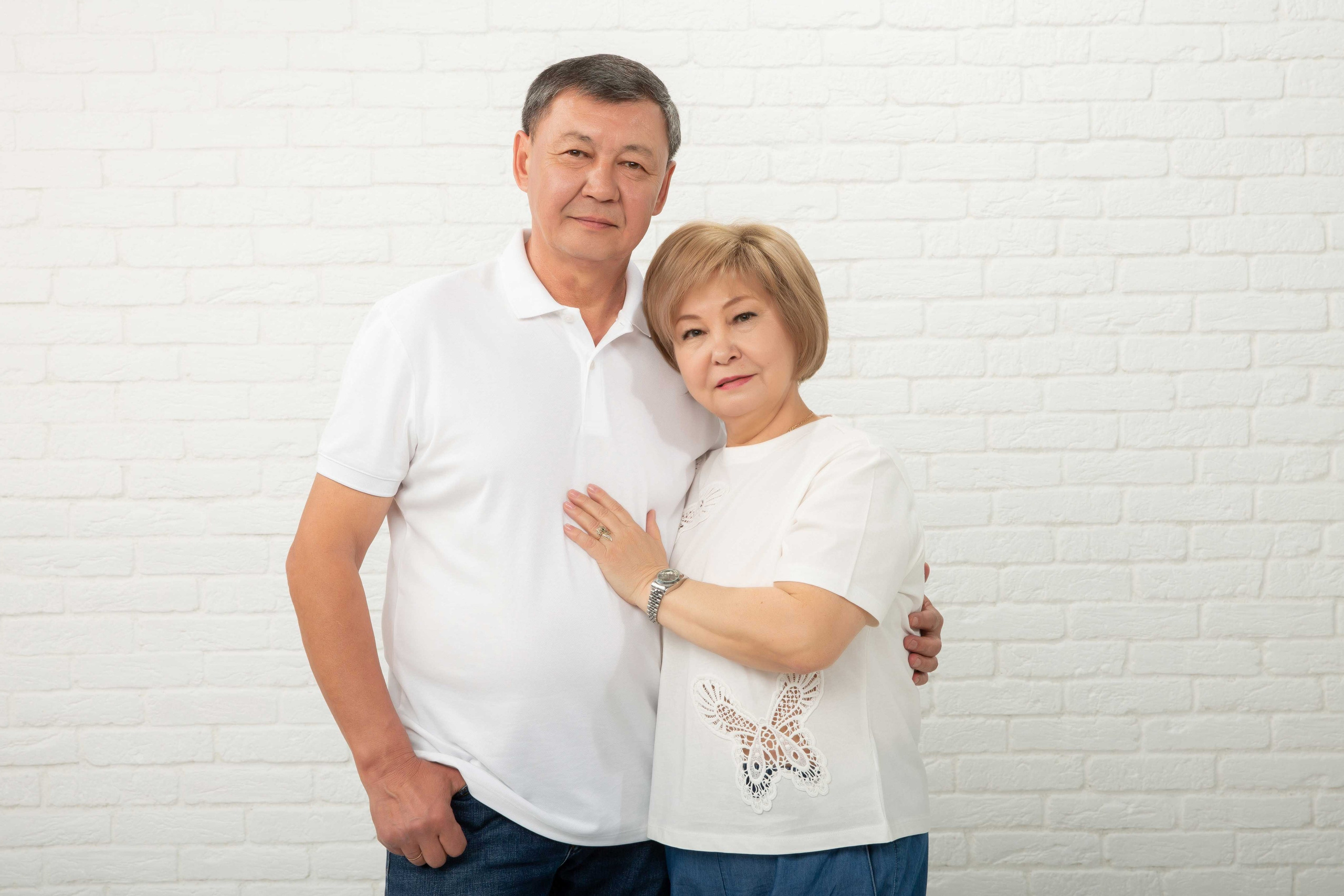 Фотосессия большой семьи в фотостудии. Совет с семьей. Фотостудия Алматы. Семейная и детская фотостудия Family studio.Фотограф Алматы