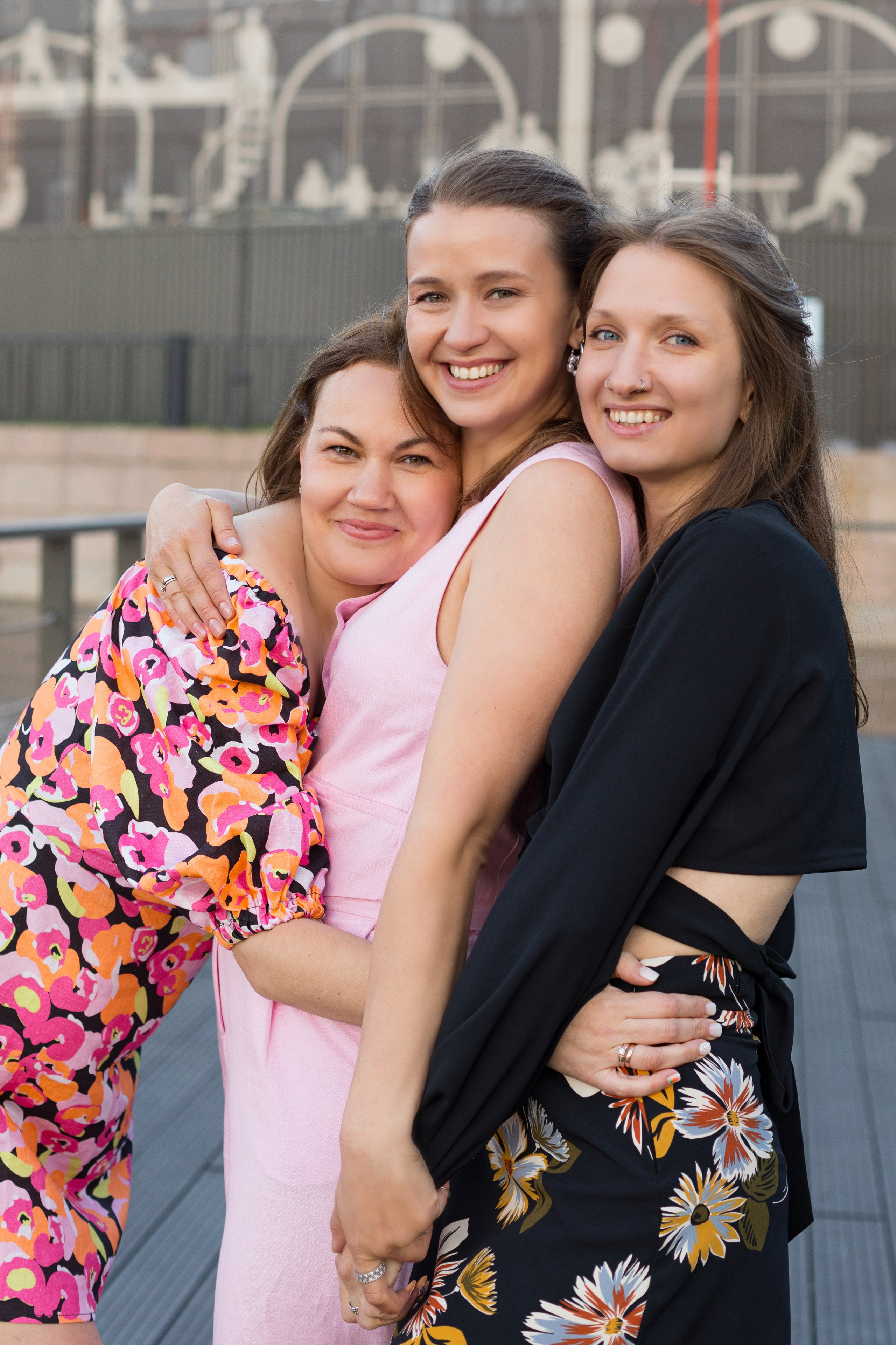 Летняя фотопрогулка трех подруг на острове Новая Голландия. Детский и контент фотограф Надя Волкова Санкт-Петербург