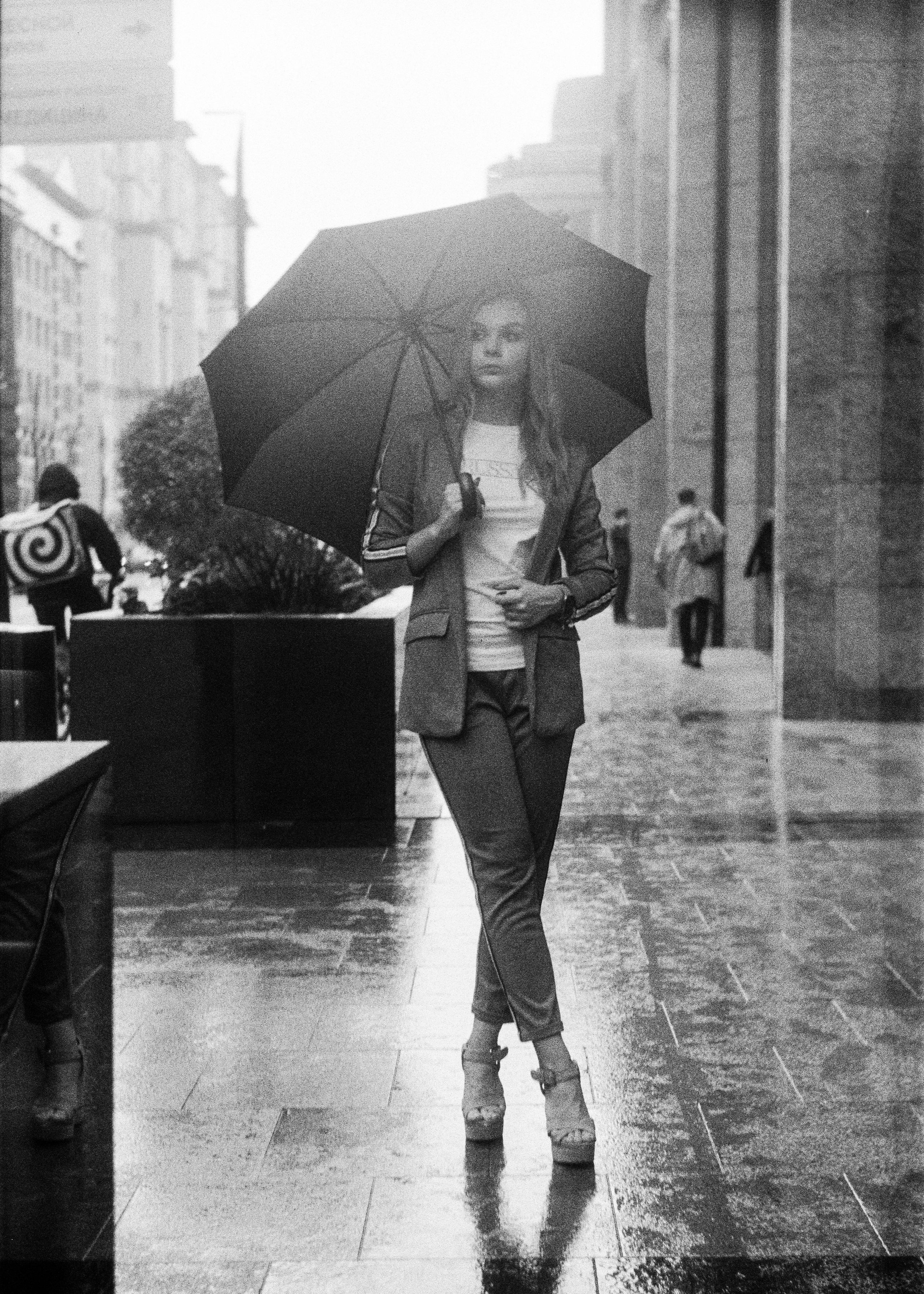 фотосессия на пленку под зонтом