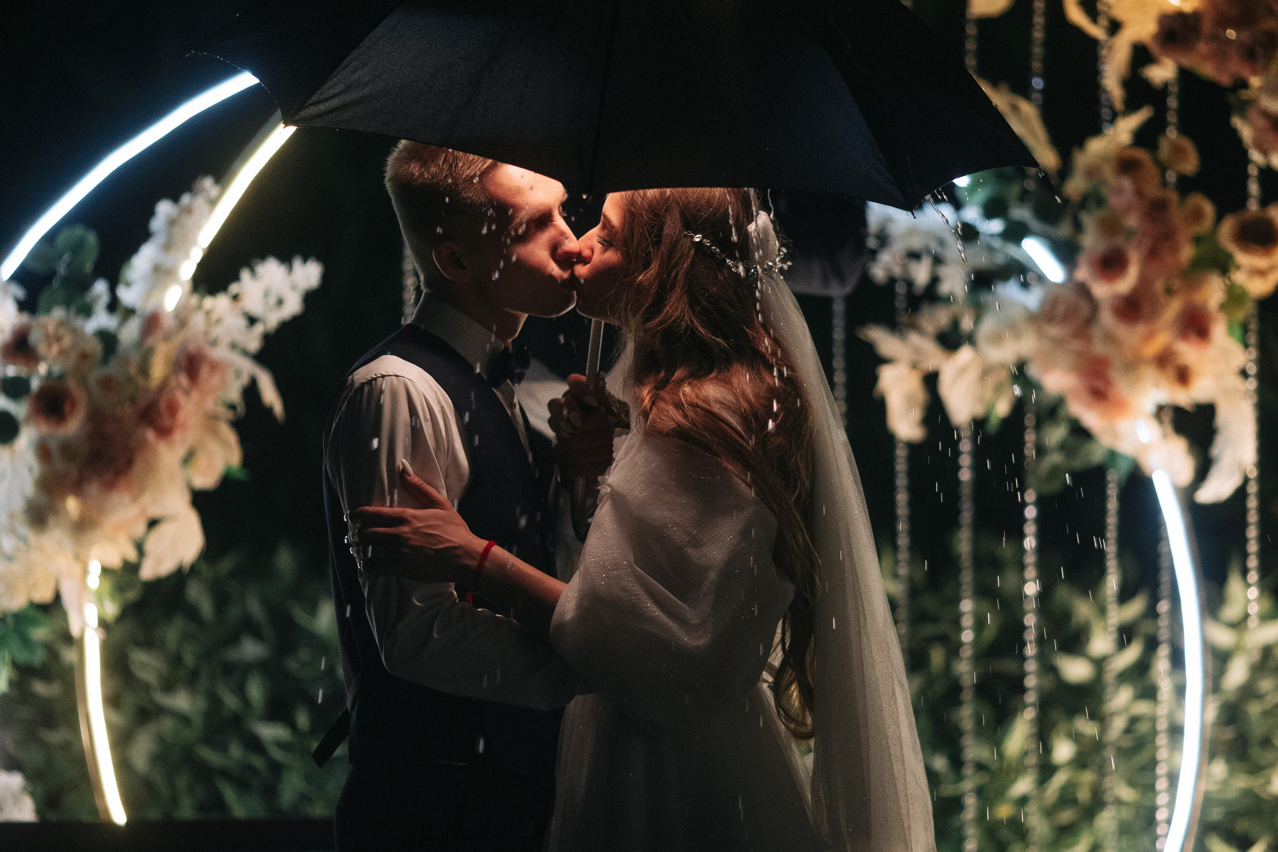 свадьба под зонтом в дождь павлинский иваново