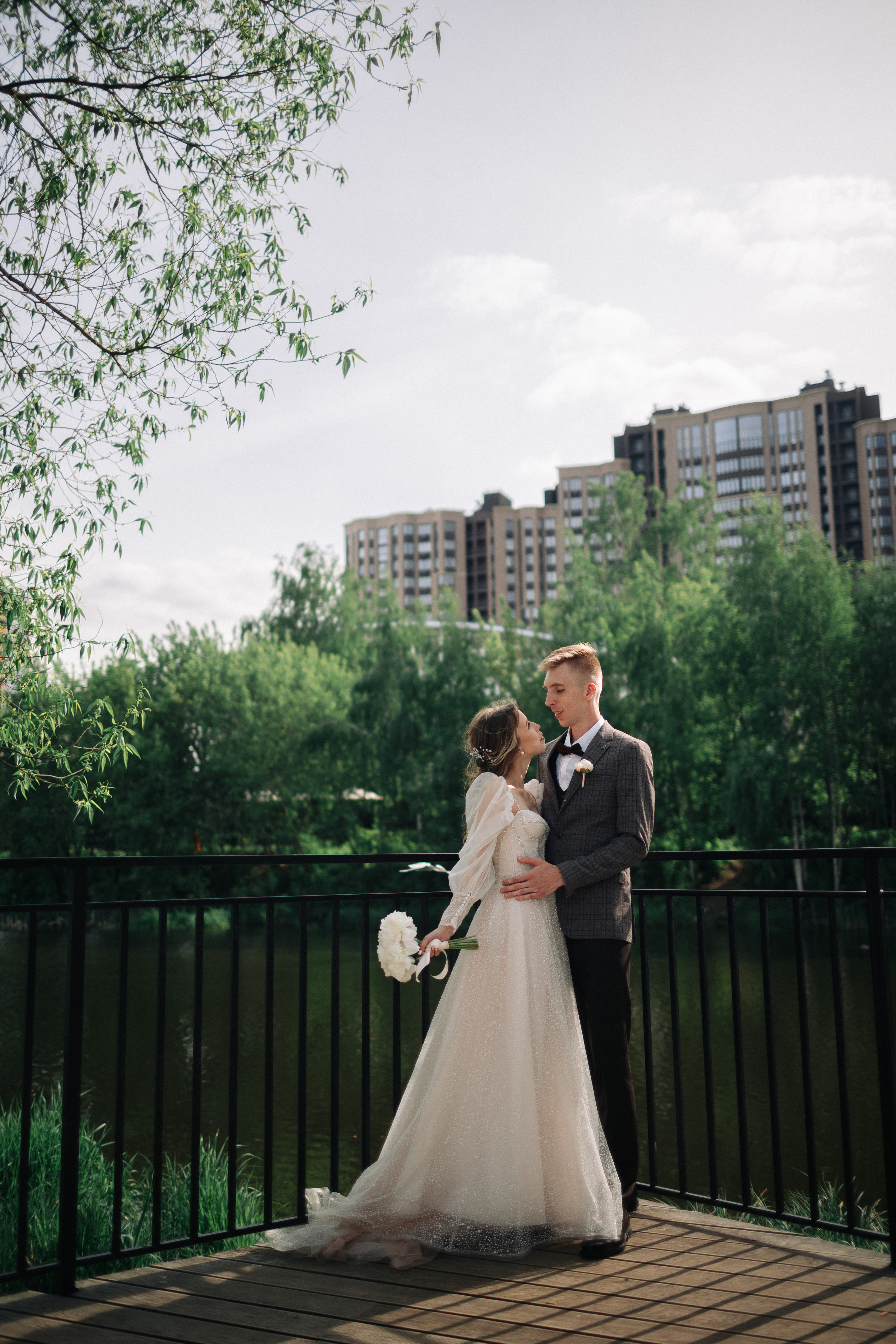 свадьба в парке красивый свет солнце павлинский иваново