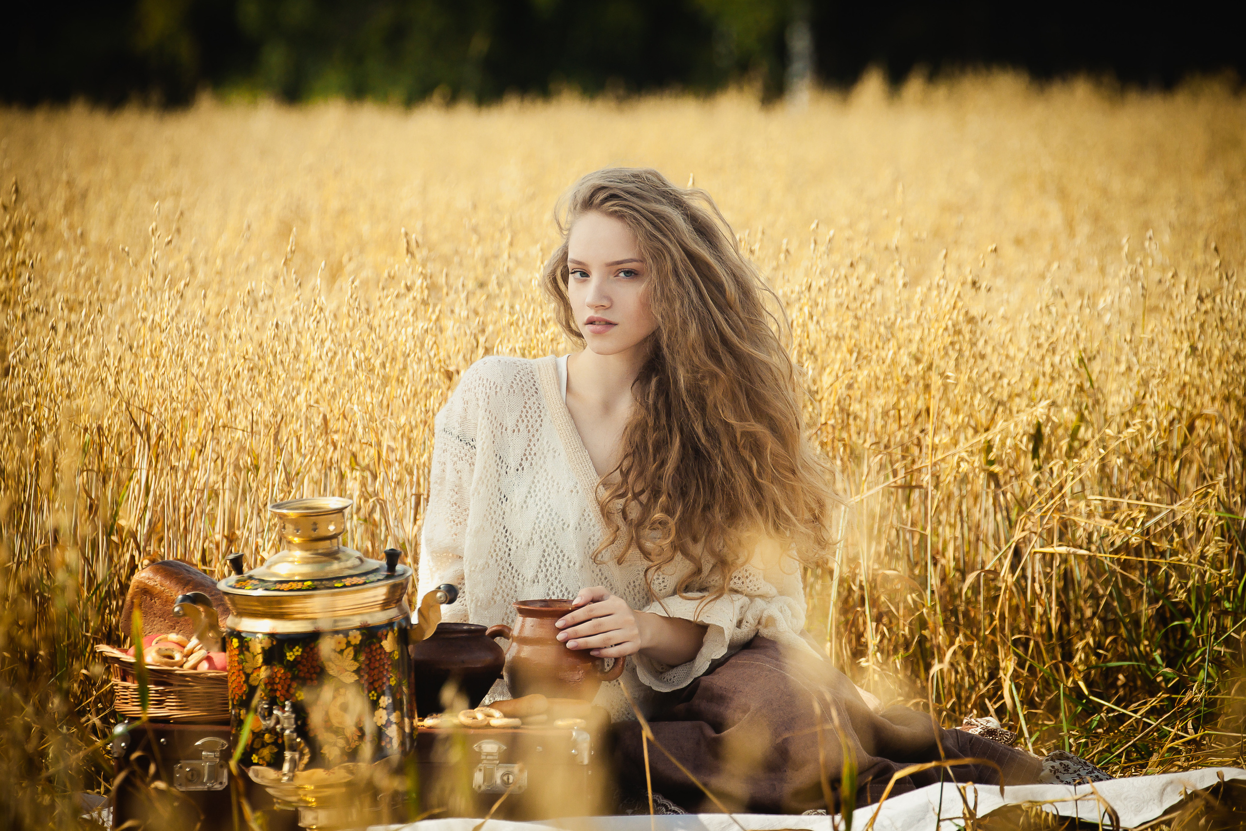 фотосессия в поле рожь летом девушка пикник