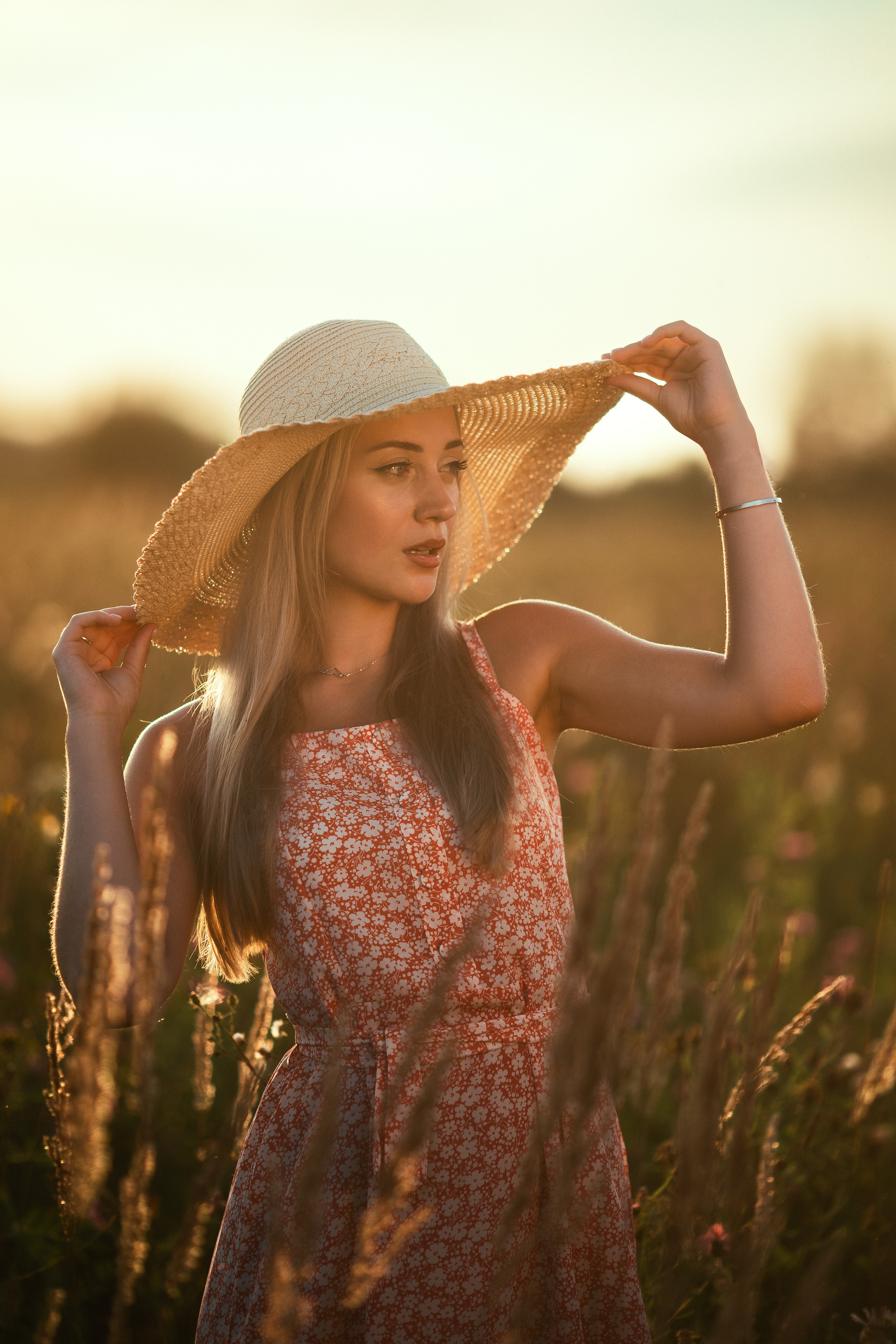 фотосессия в поле рожь летом девушка пикник