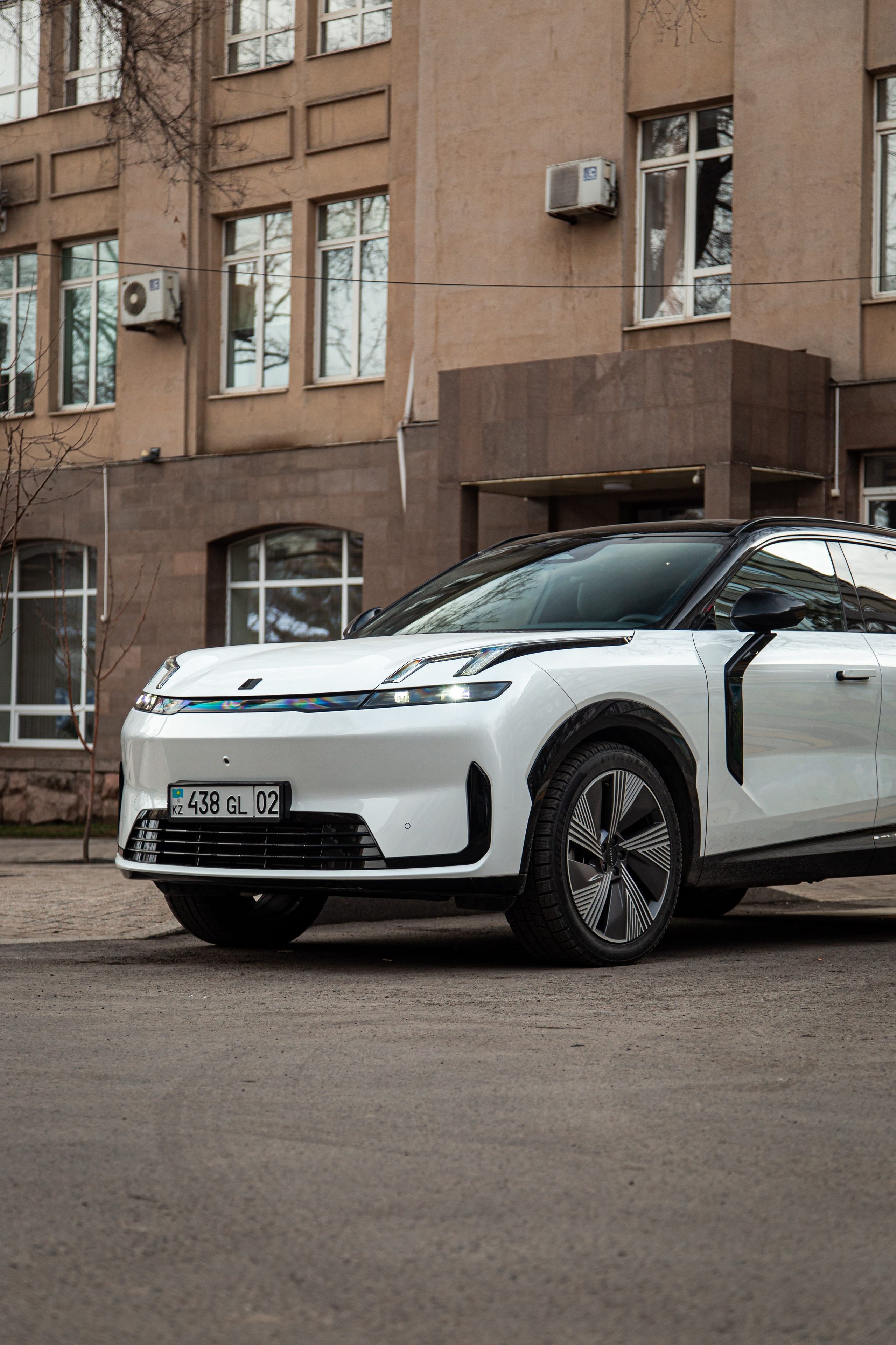 Lynk&Co 08 EM-P. Рекламный и портретный фотограф в Алматы — Серекпаев Танирхан