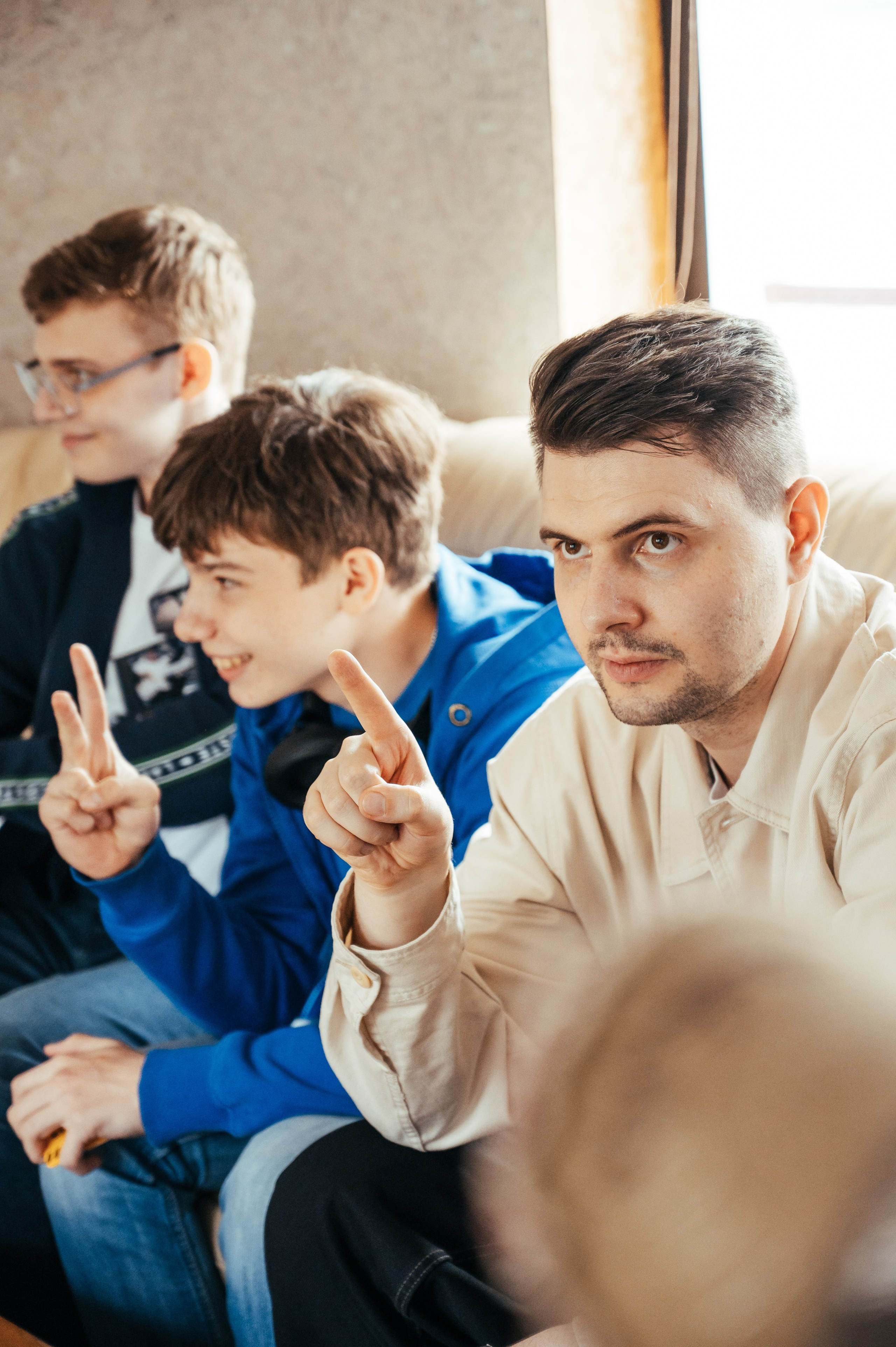 Последний звонок. Анастасия Петрович фотограф, фотокорреспондент в Москве и Санкт-Петербурге. Фотосъёмка репортажа, мероприятия, корпоративная съёмка, контент