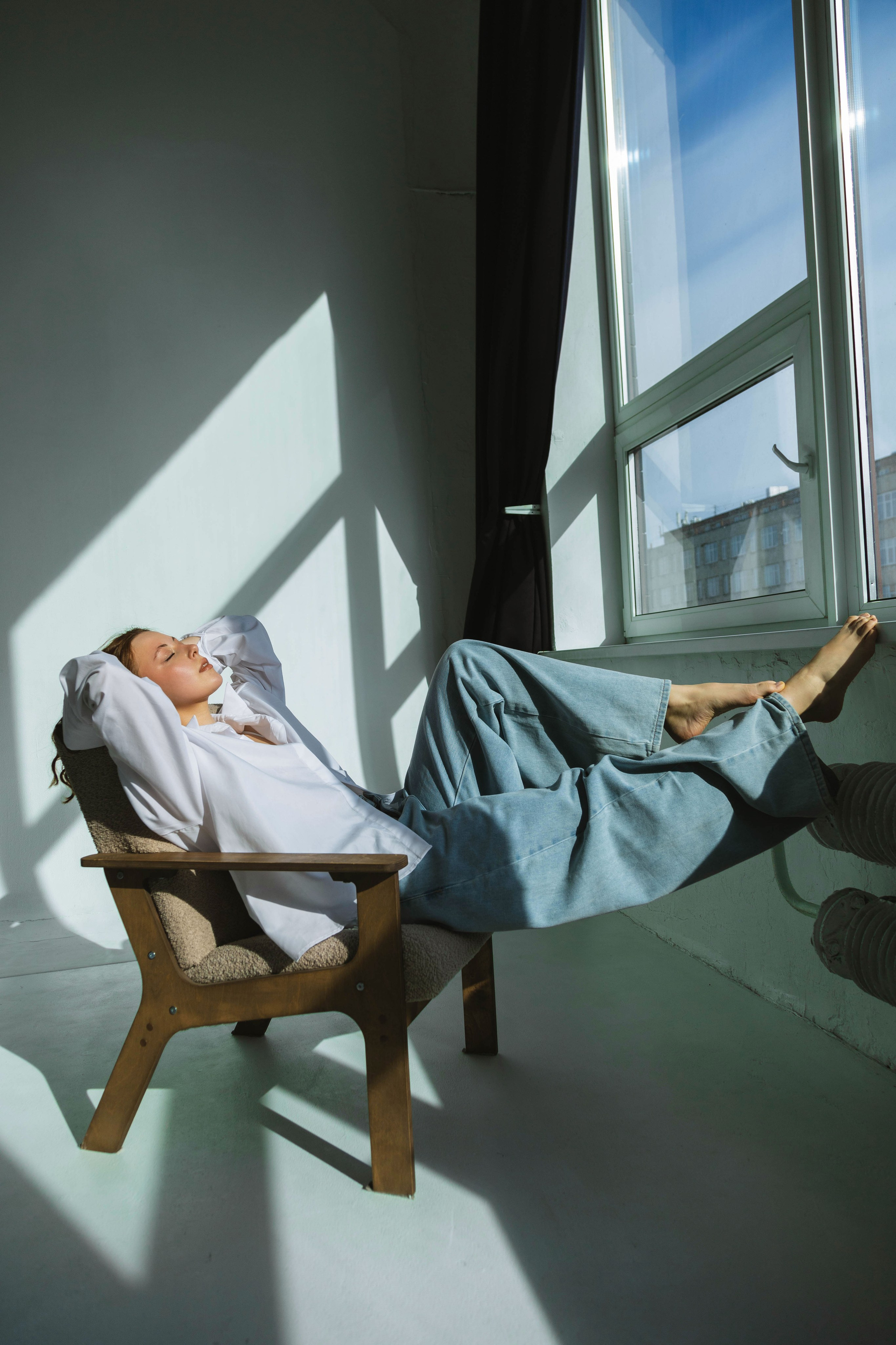 Женский студийный фотограф в Санкт-Петербурге, профессиональная фотосессия и съёмка стильных портретов для девушек в студии.