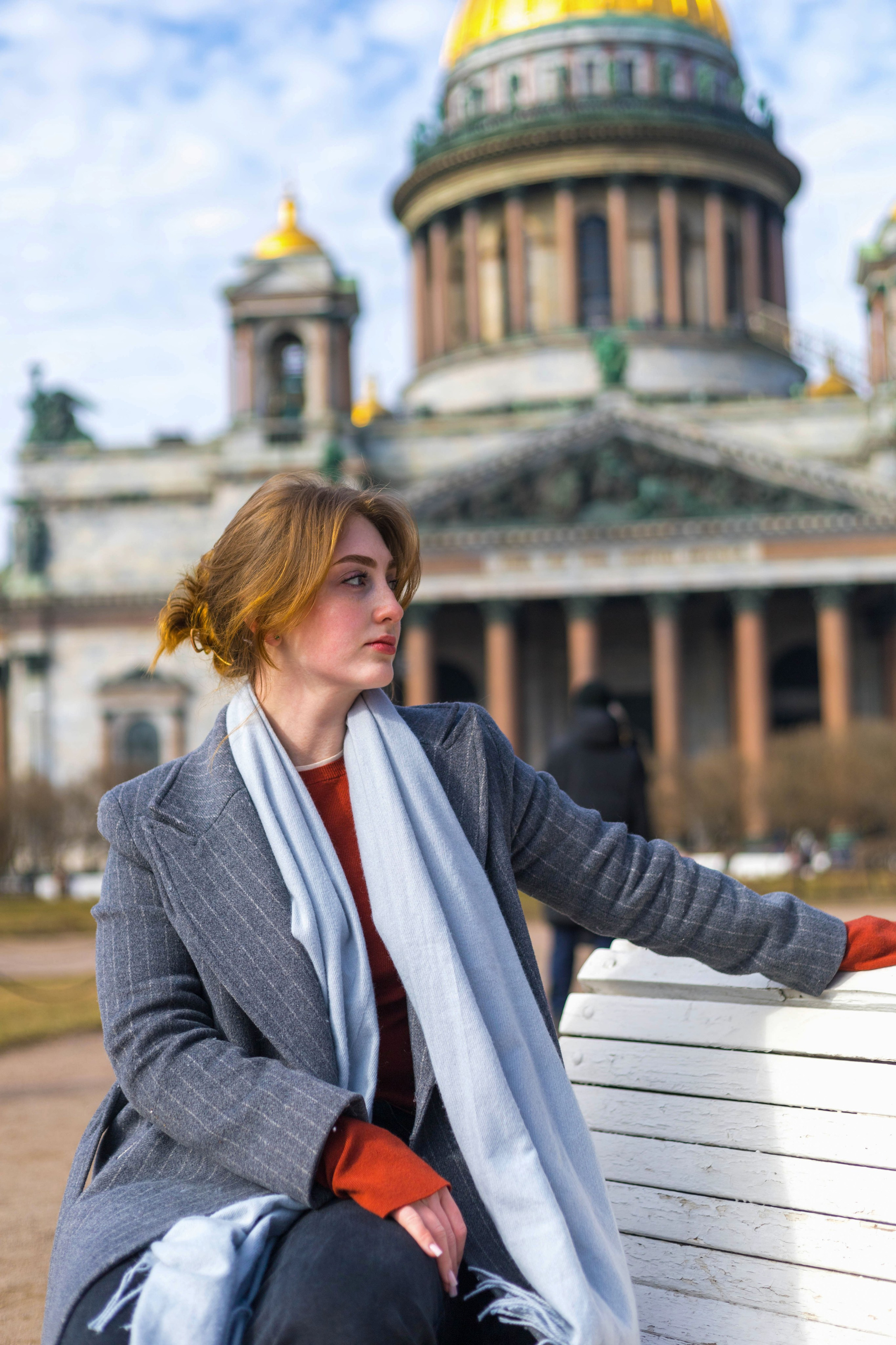 Прогулочная женская фотосессия возле Исаакиевского собора