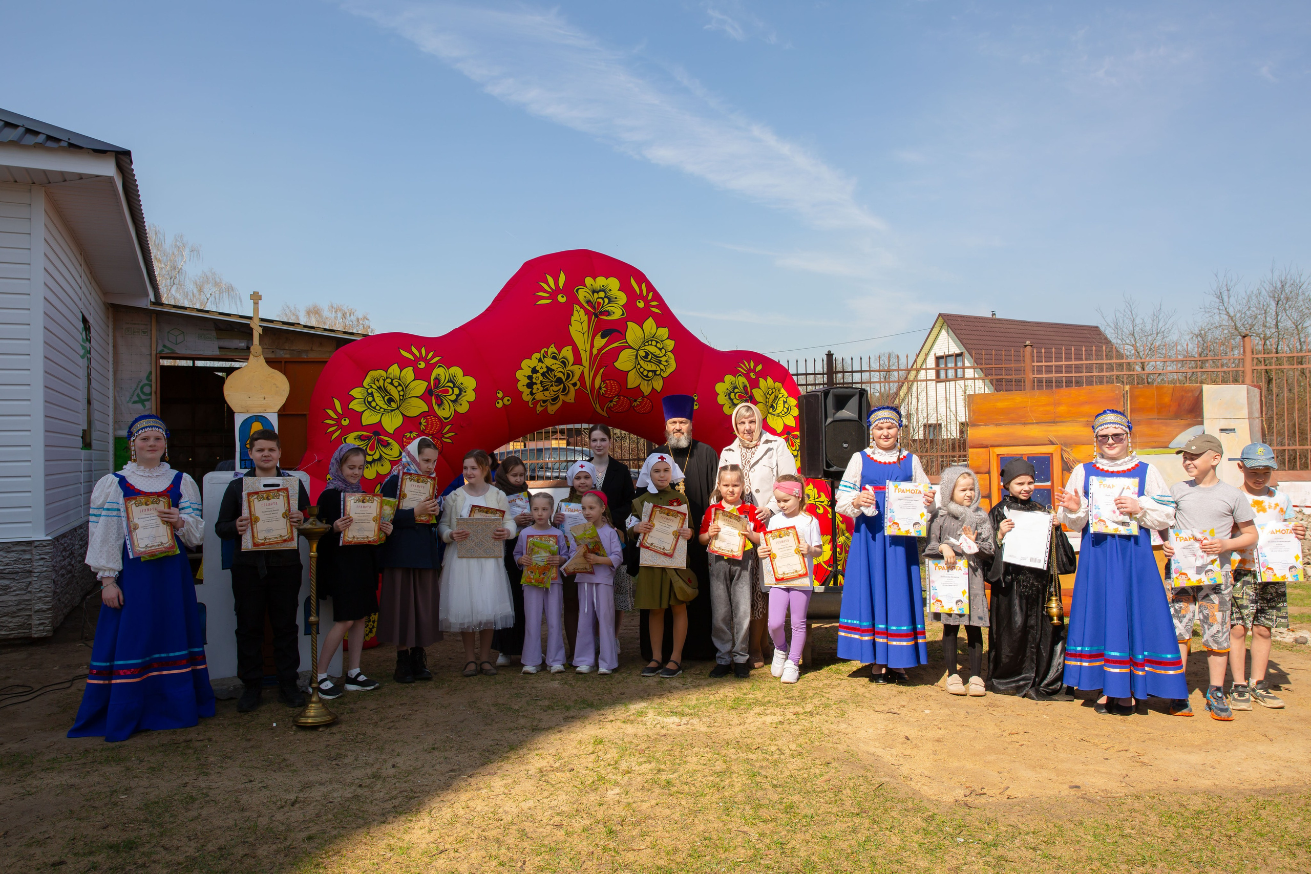 Пасха Воскресенский храм с Ашитково и ярмарка около храма. Семейный и детский фотограф Анна Петракова