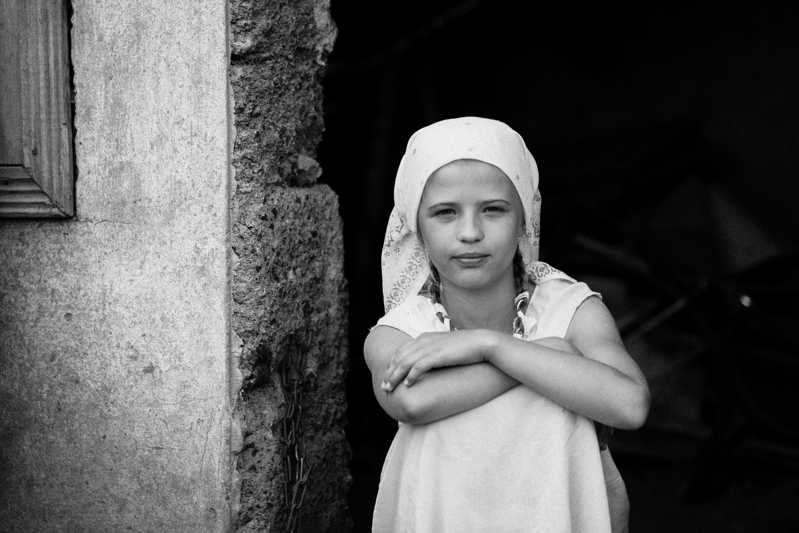Портрет девочки, магия чёрно-белой фотографии.
