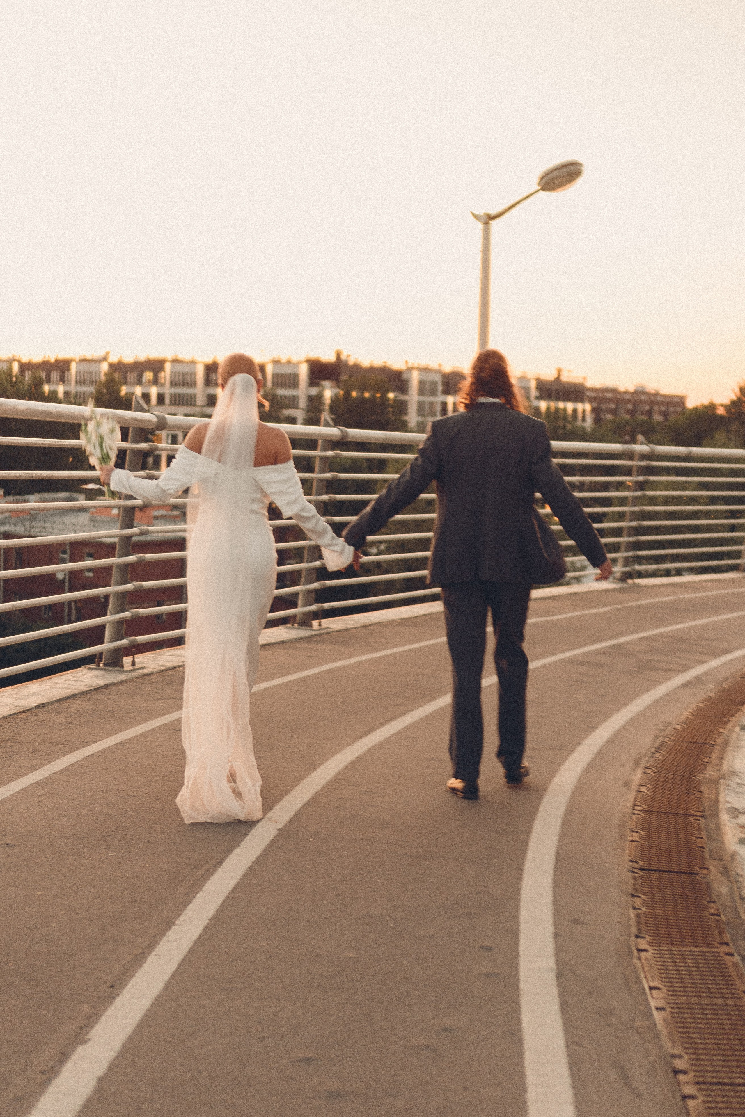 СВАДЕБНАЯ СЬЕМКА ВОЗЛЕ МСОТА БЕТАНКУРА НА КАБРИОЛЕТЕ. Профессиональный фотограф, Санкт-Петербург — Виктория Богомолова