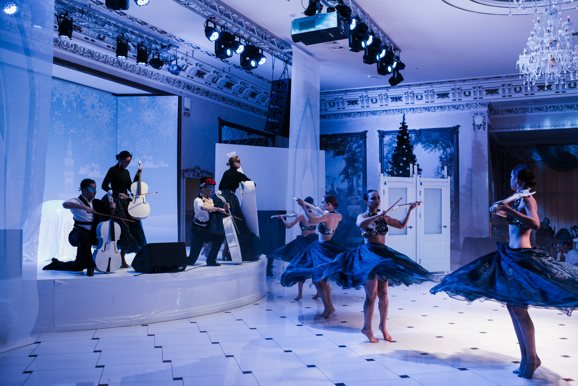 Ёлка с сердцем / Благотворительная ёлка для детей в Версале. Фотограф Алутера Ирина