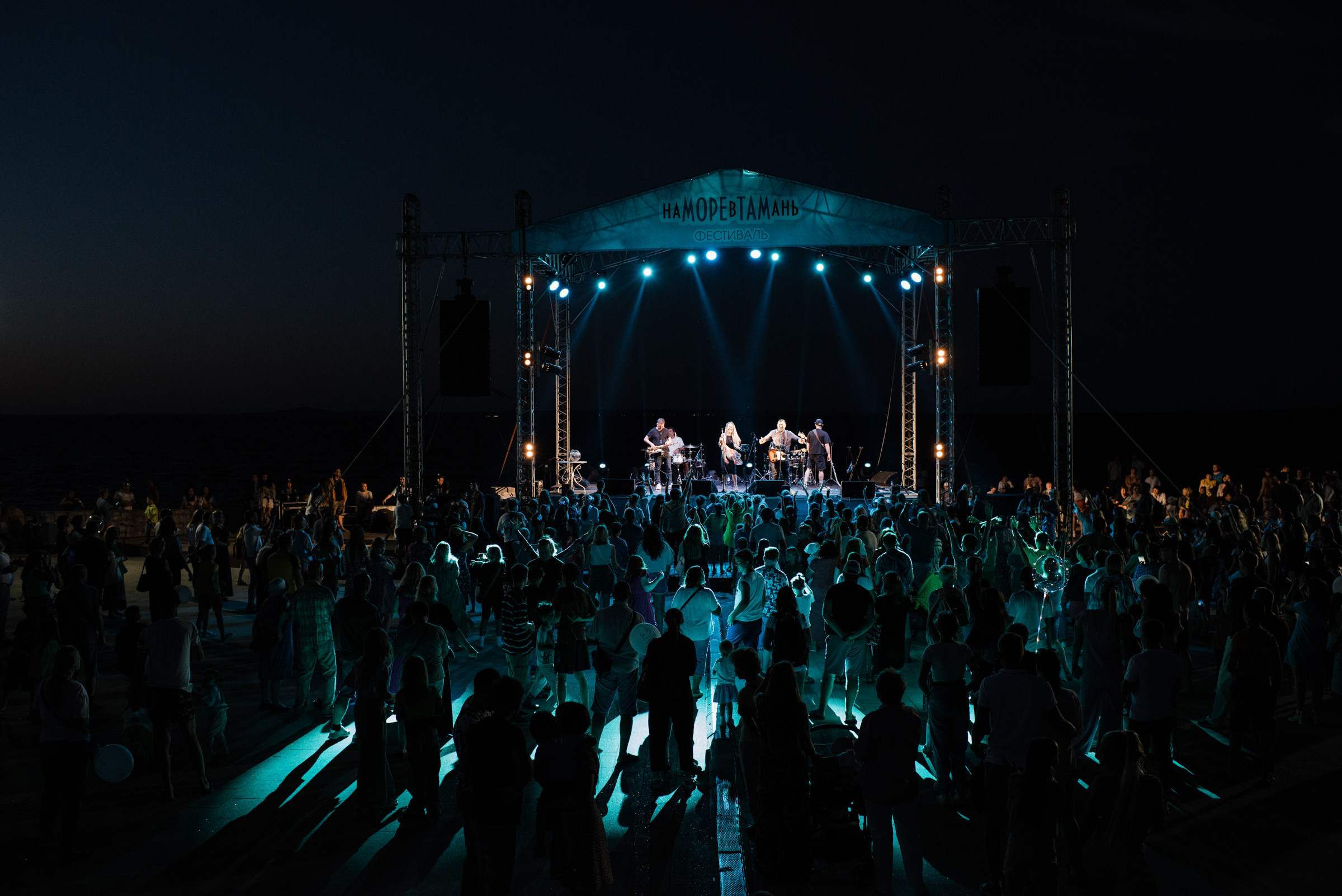 Тамань / Открытие пляжа. Фотограф Алутера Ирина