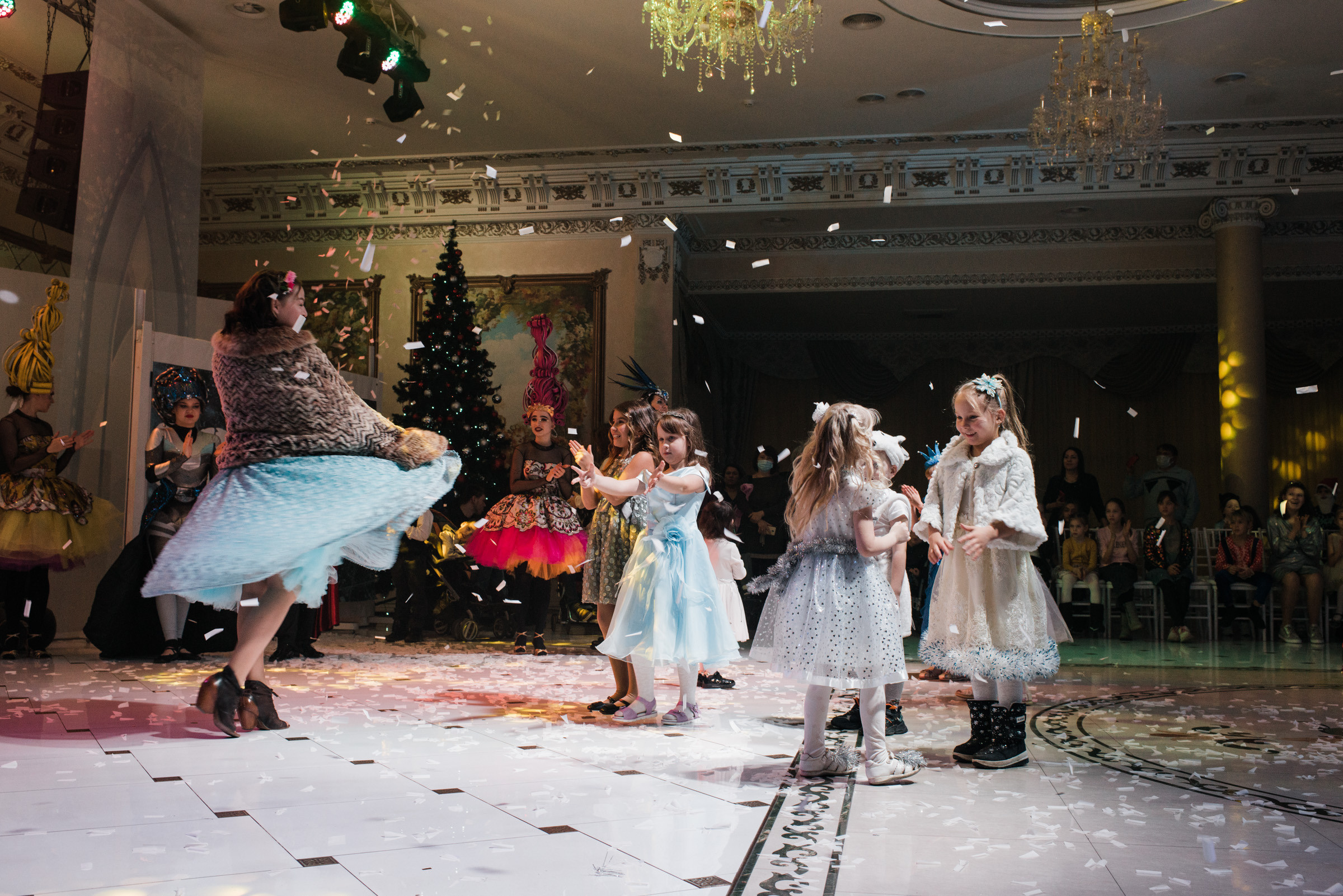 Ёлка с сердцем / Благотворительная ёлка для детей в Версале. Фотограф Алутера Ирина