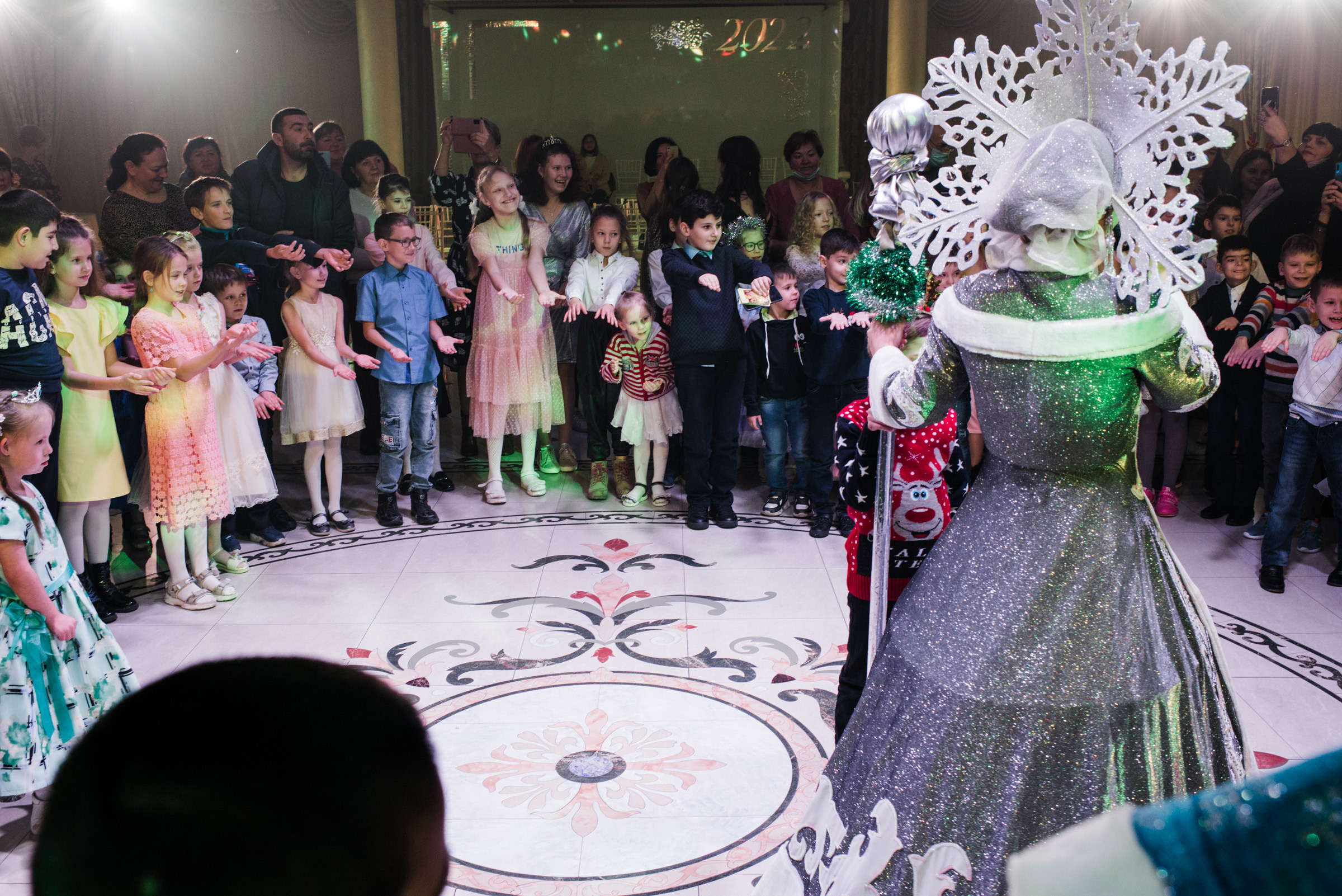 Ёлка с сердцем / Благотворительная ёлка для детей в Версале. Фотограф Алутера Ирина