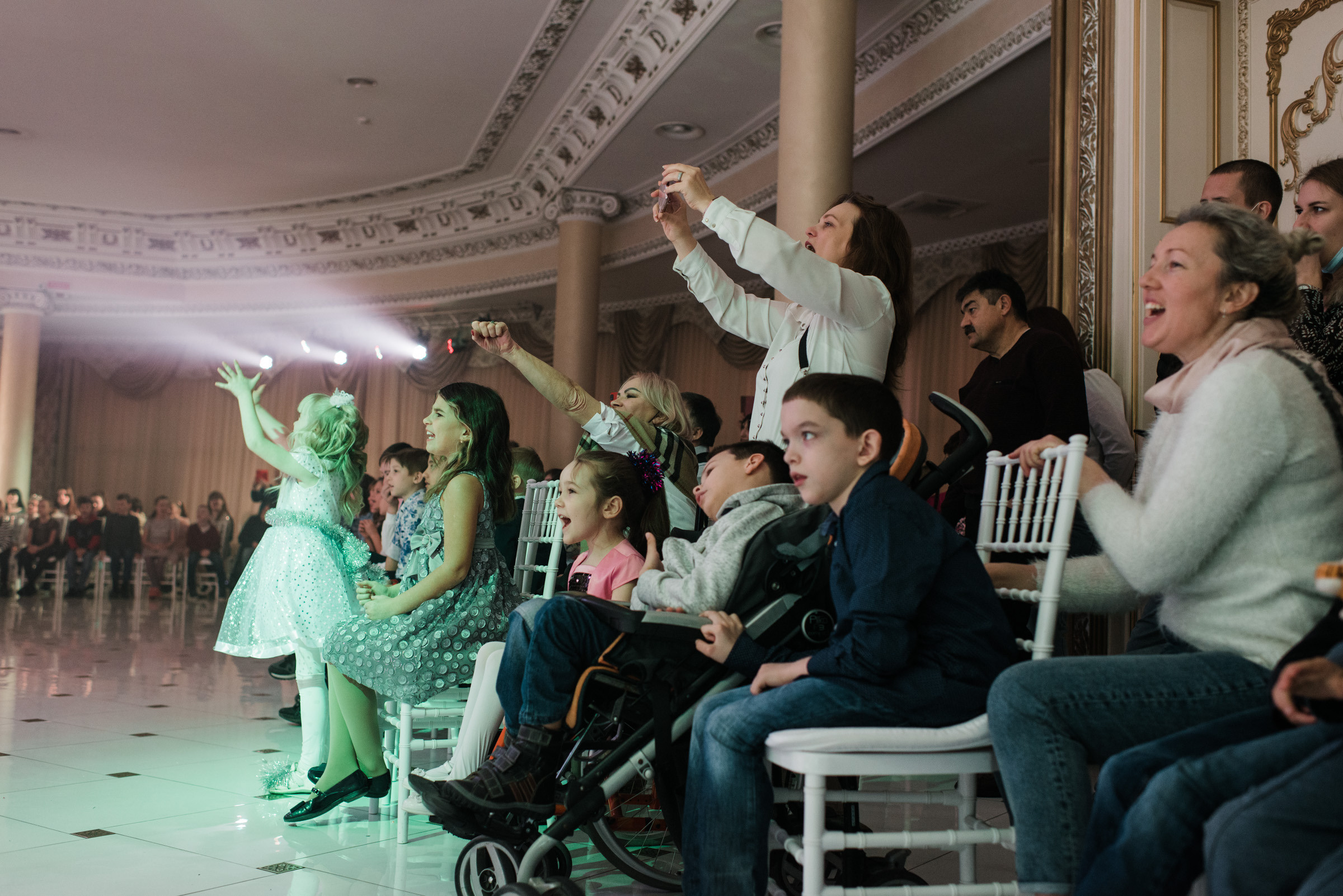 Ёлка с сердцем / Благотворительная ёлка для детей в Версале. Фотограф Алутера Ирина