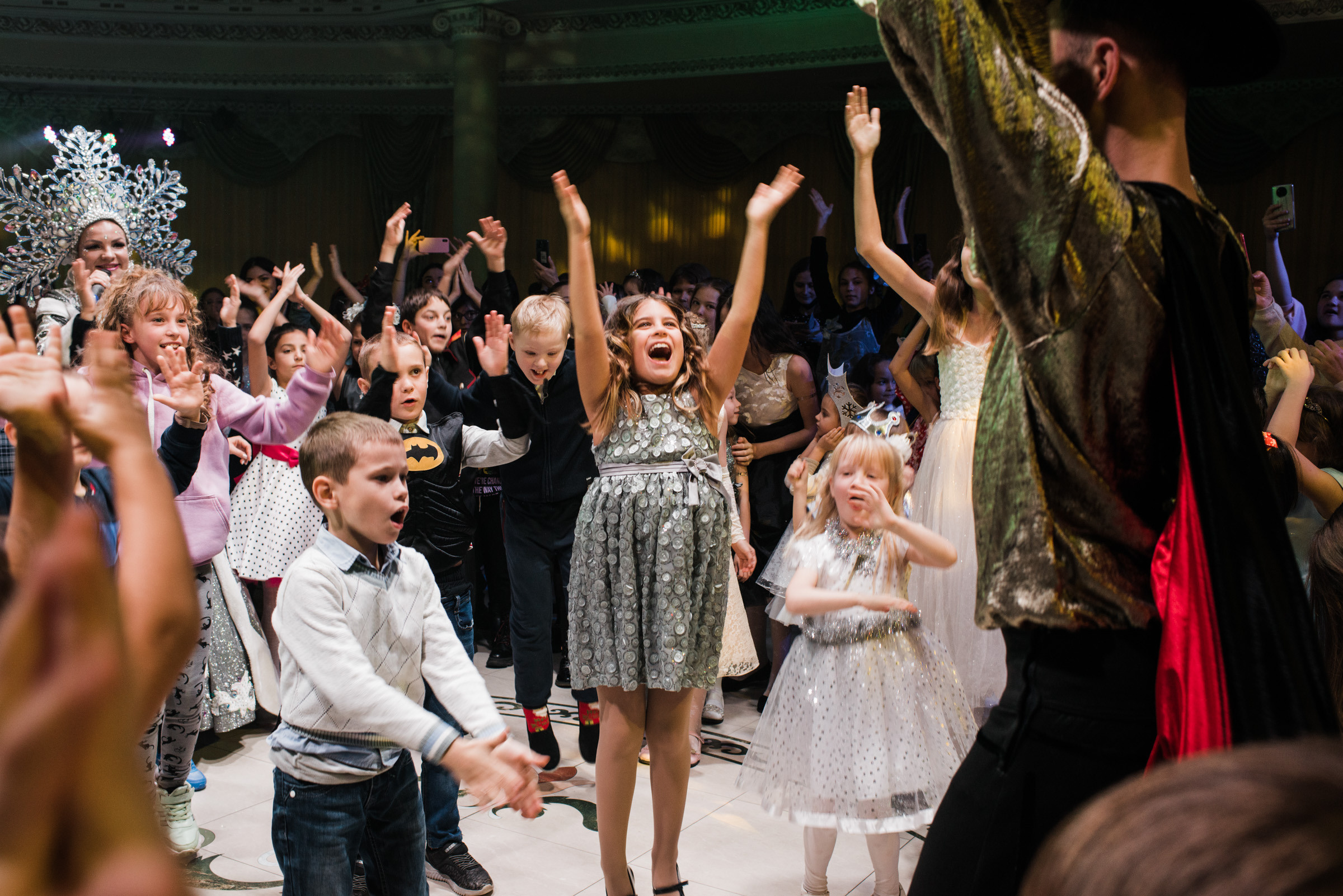 Ёлка с сердцем / Благотворительная ёлка для детей в Версале. Фотограф Алутера Ирина