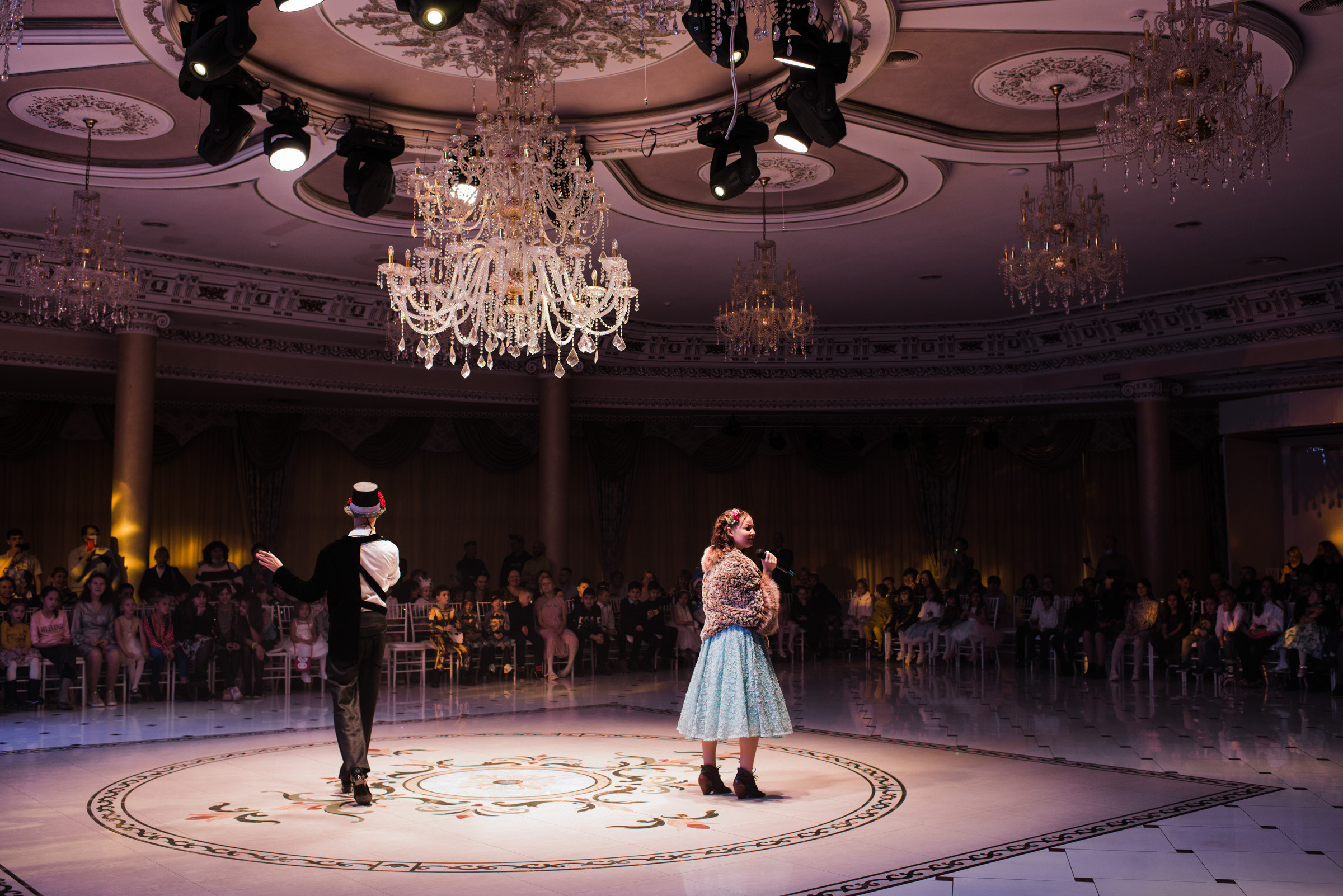 Ёлка с сердцем / Благотворительная ёлка для детей в Версале. Фотограф Алутера Ирина