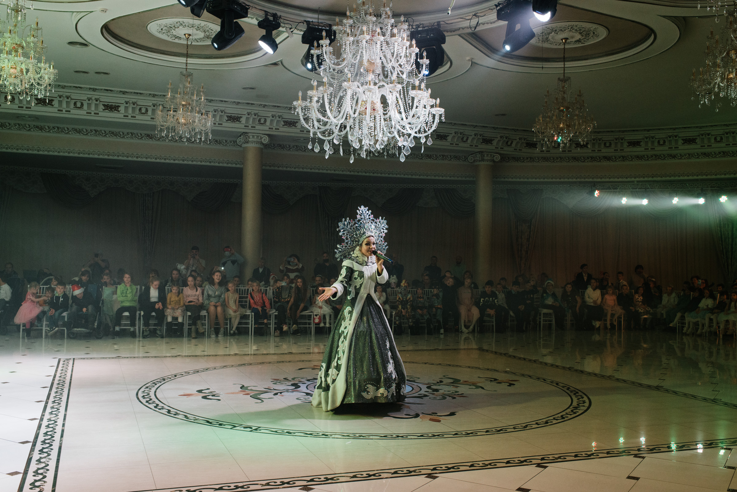 Ёлка с сердцем / Благотворительная ёлка для детей в Версале. Фотограф Алутера Ирина