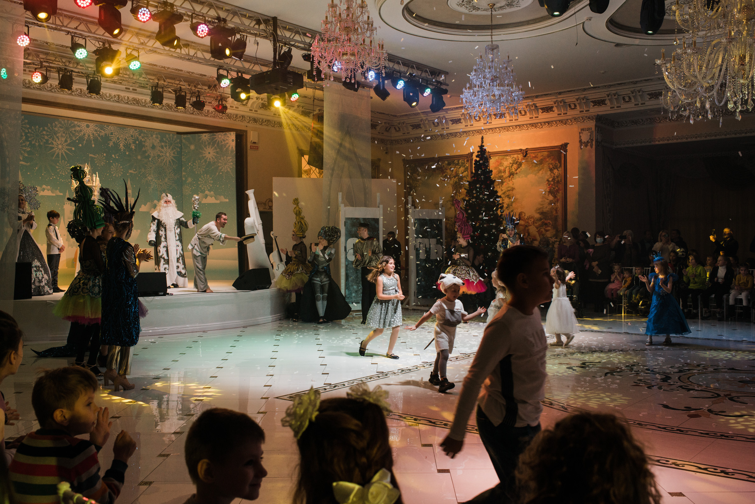 Ёлка с сердцем / Благотворительная ёлка для детей в Версале. Фотограф Алутера Ирина