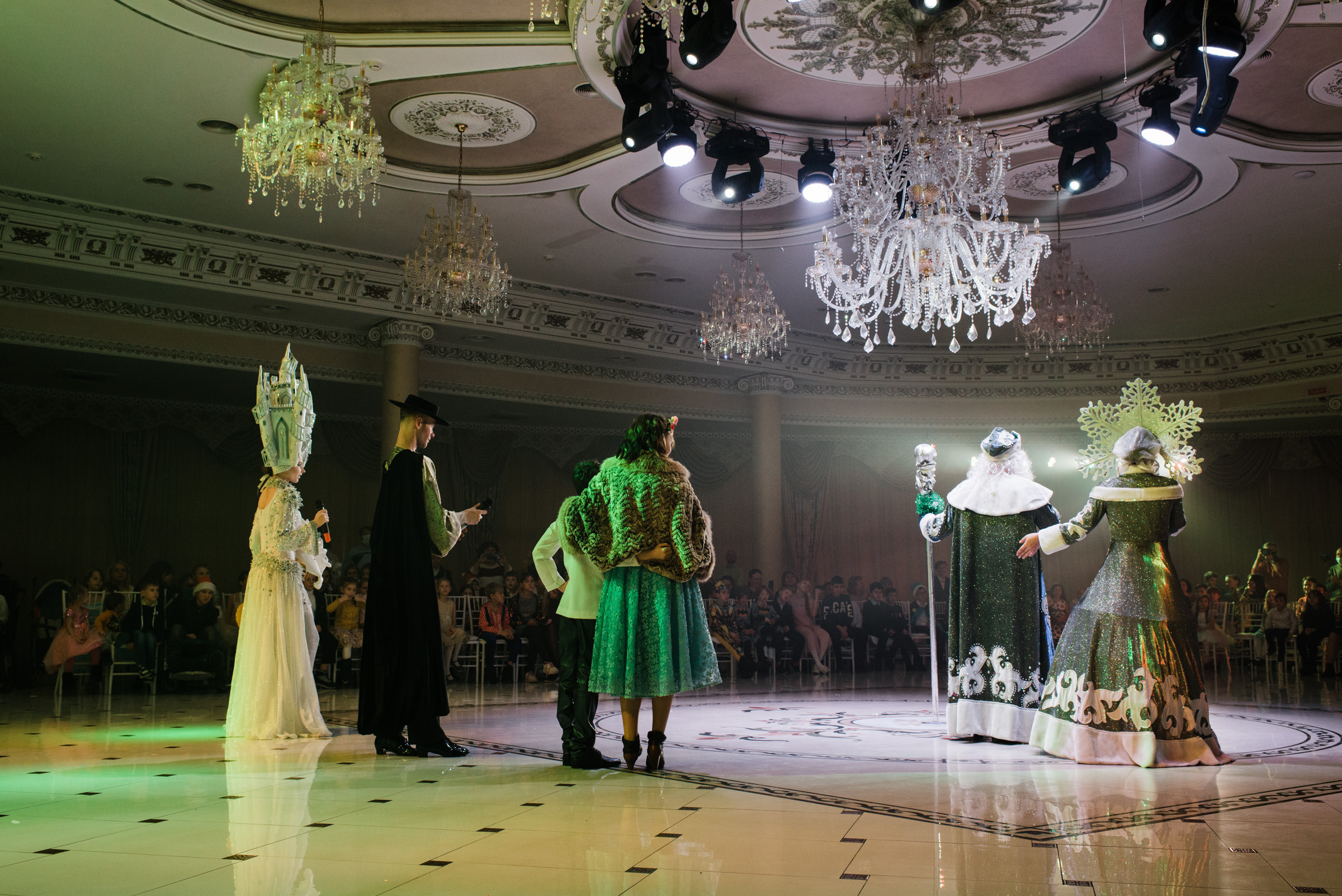 Ёлка с сердцем / Благотворительная ёлка для детей в Версале. Фотограф Алутера Ирина