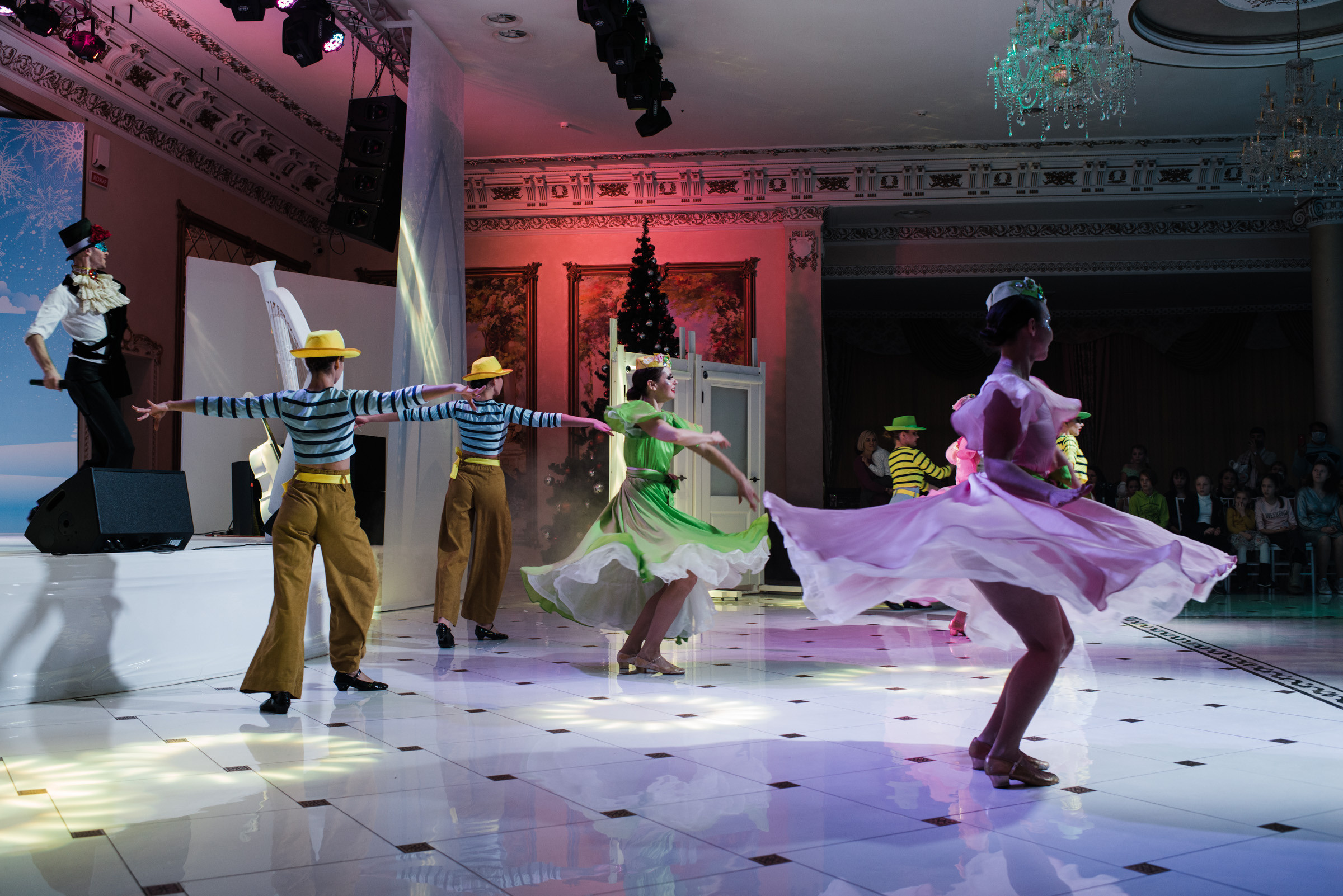 Ёлка с сердцем / Благотворительная ёлка для детей в Версале. Фотограф Алутера Ирина