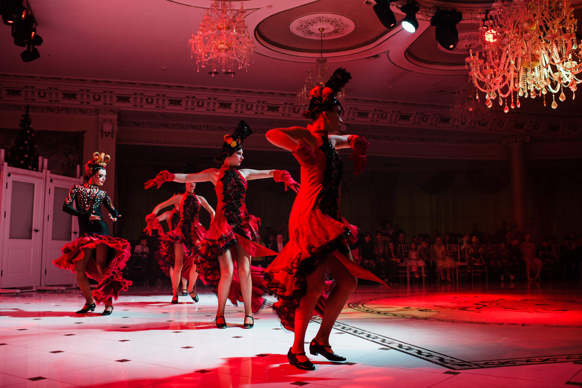 Ёлка с сердцем / Благотворительная ёлка для детей в Версале. Фотограф Алутера Ирина