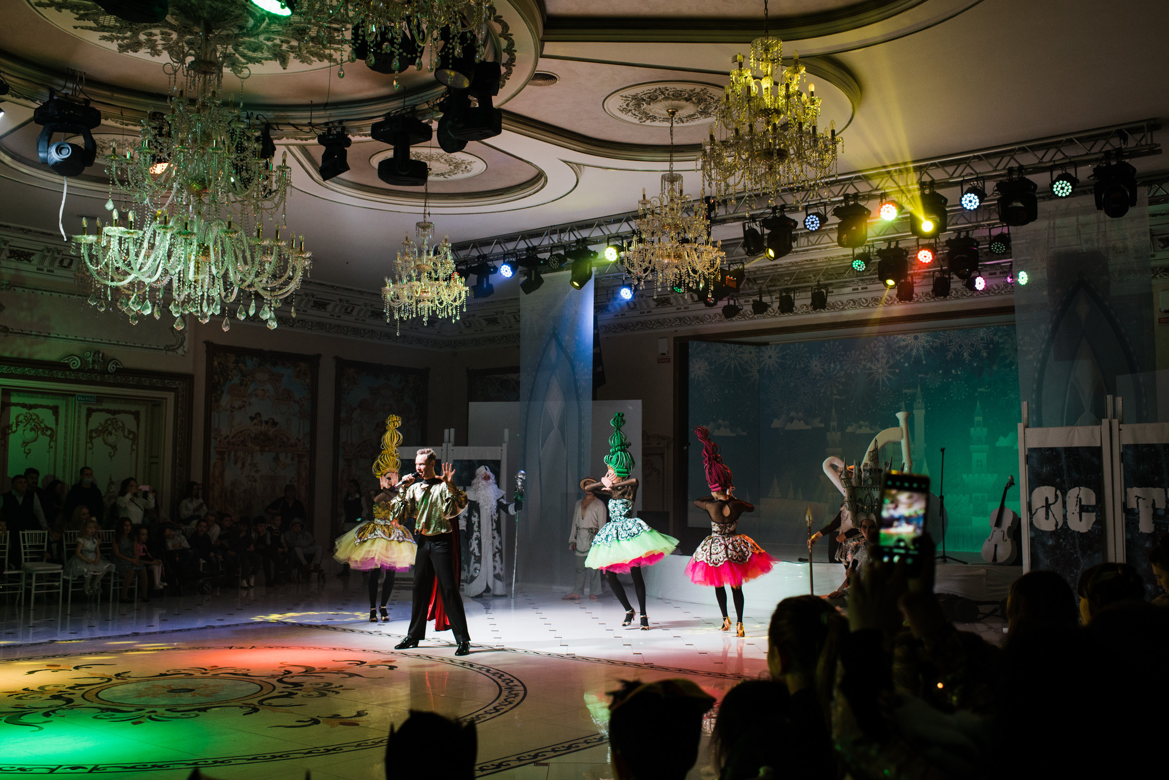 Ёлка с сердцем / Благотворительная ёлка для детей в Версале. Фотограф Алутера Ирина