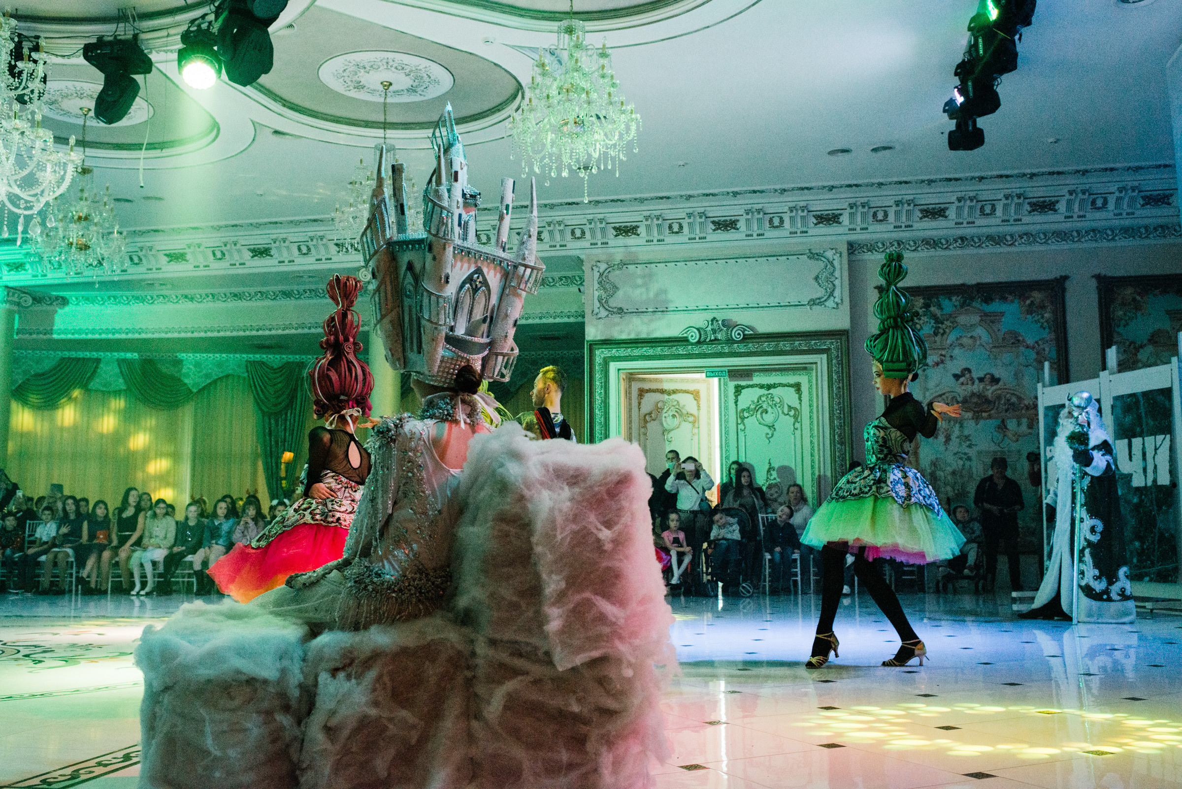 Ёлка с сердцем / Благотворительная ёлка для детей в Версале. Фотограф Алутера Ирина