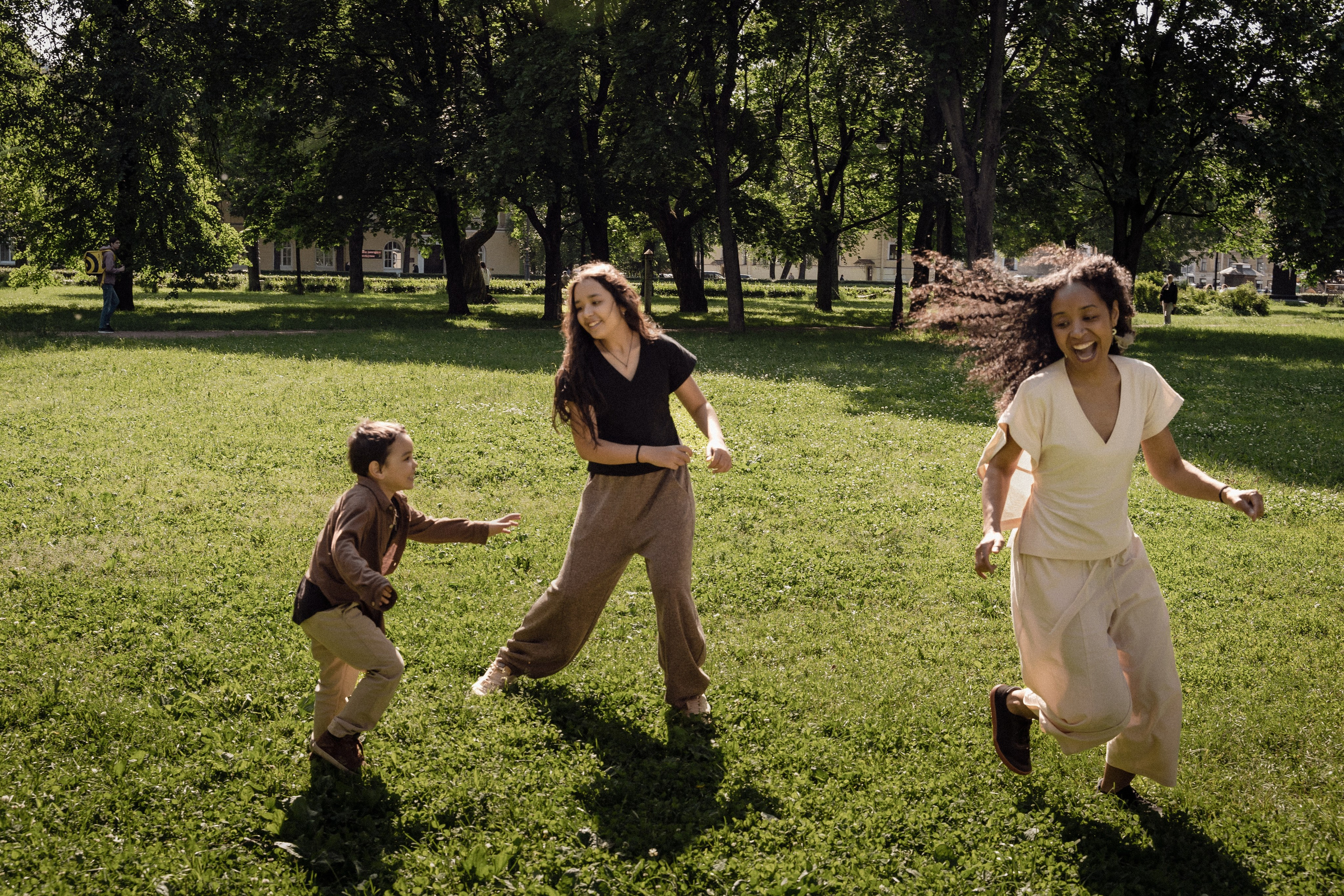 Лида, Даня и Эвелина 🤍 Всех нужнее и дороже, всех доверчивей и строже в этом мире доброта. Лайфстайл фотограф в Санкт-Петербурге — Наташа Шмидт